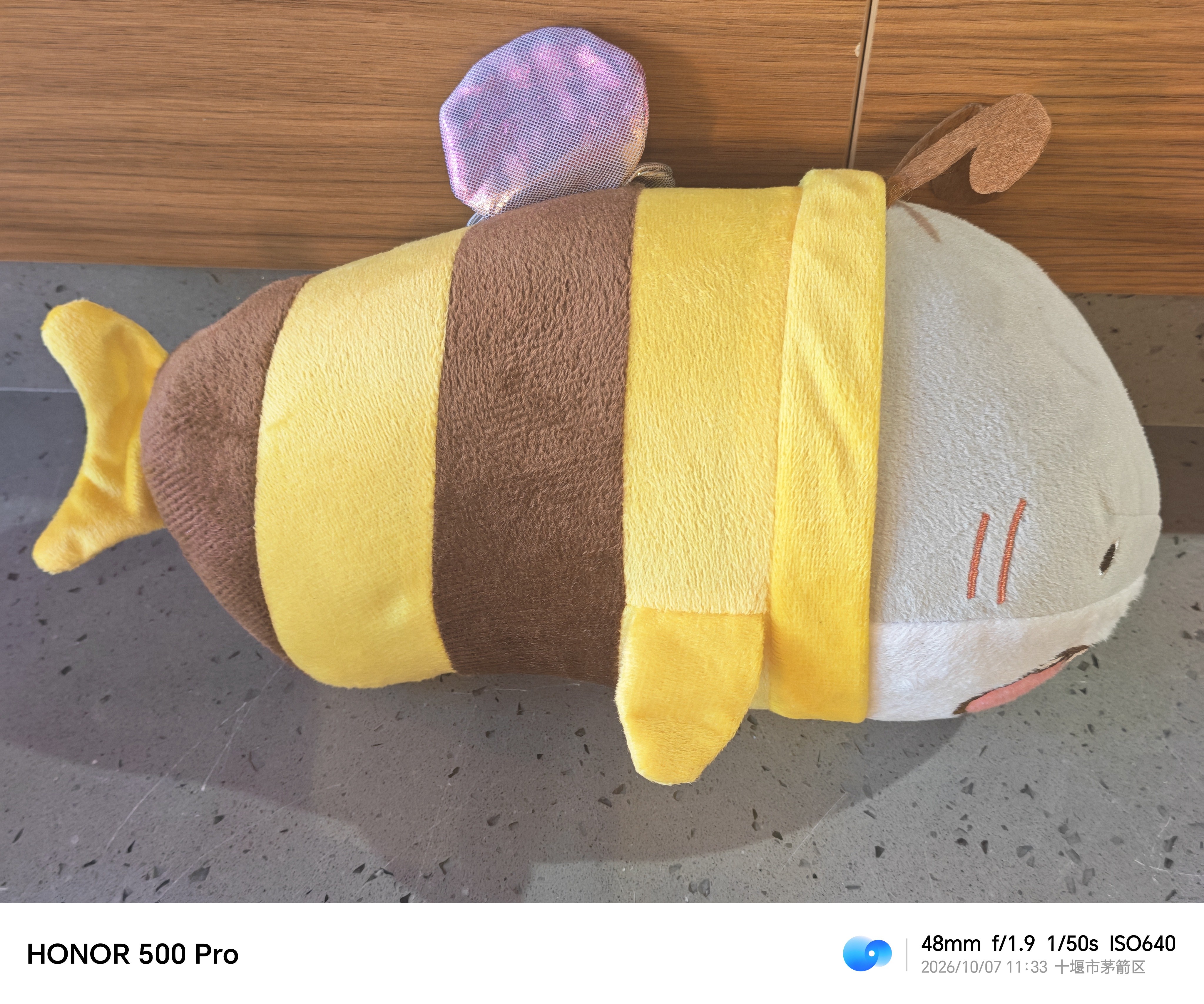 网红小鲨bee搞怪创意毛绒公仔抱枕生日情人节礼物鲨鱼蜜蜂玩偶 鲨鱼&Bee 23厘米 实拍图