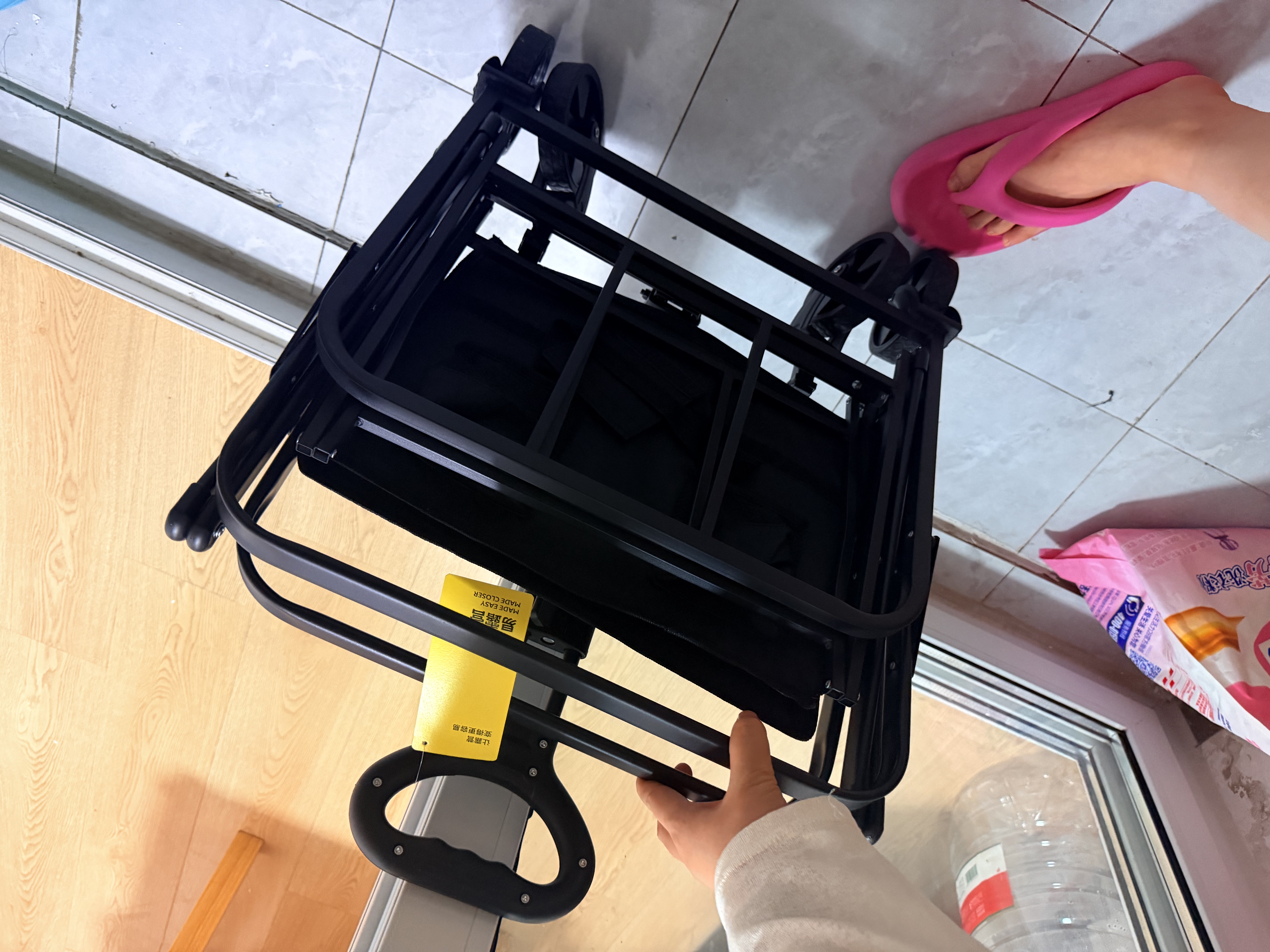 探险者（TAN XIAN ZHE）户外露营小推车折叠露营推车营地拖车野餐桌板手拉车摆摊快递车 150L 曜石黑升级车架-实心静音轮 实拍图