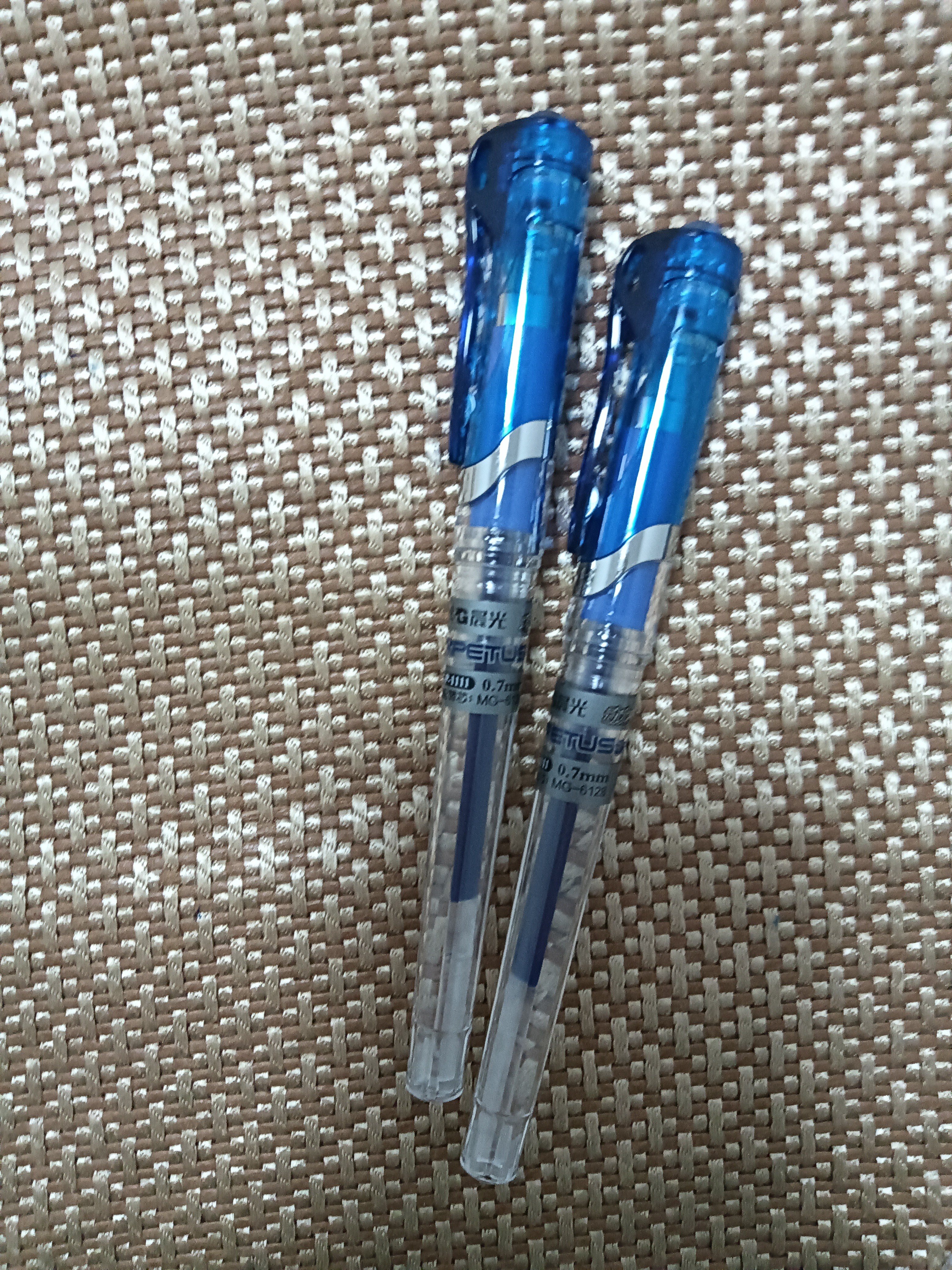 晨光（M&G）0.7mm蓝色中性笔大容量子弹头练字签字笔办公水笔GP1111B 3支装 实拍图