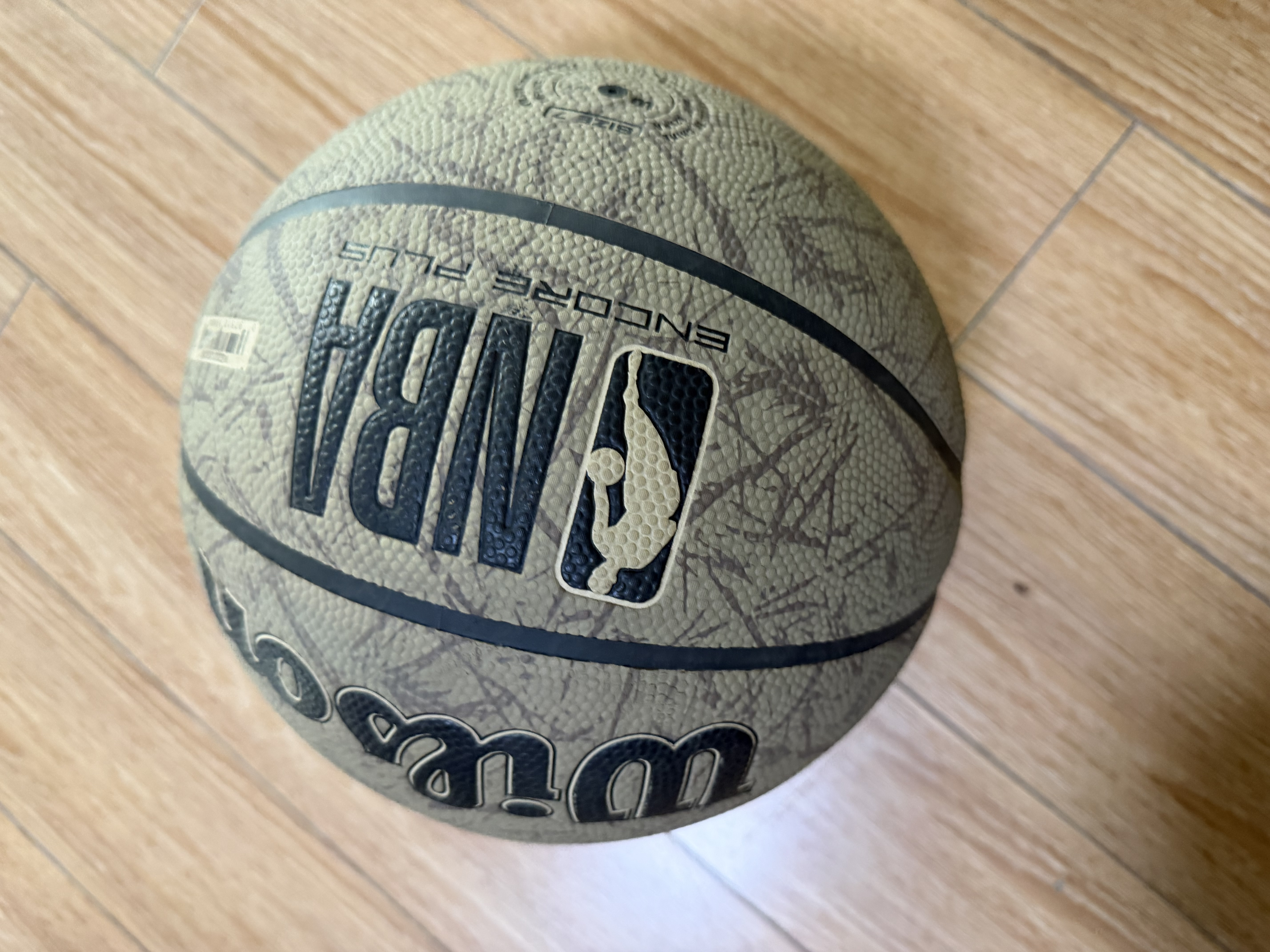 Wilson威尔胜NBA绝尘系列ENCORE PLUS防尘皮革暗纹配色成人比赛7号篮球 实拍图