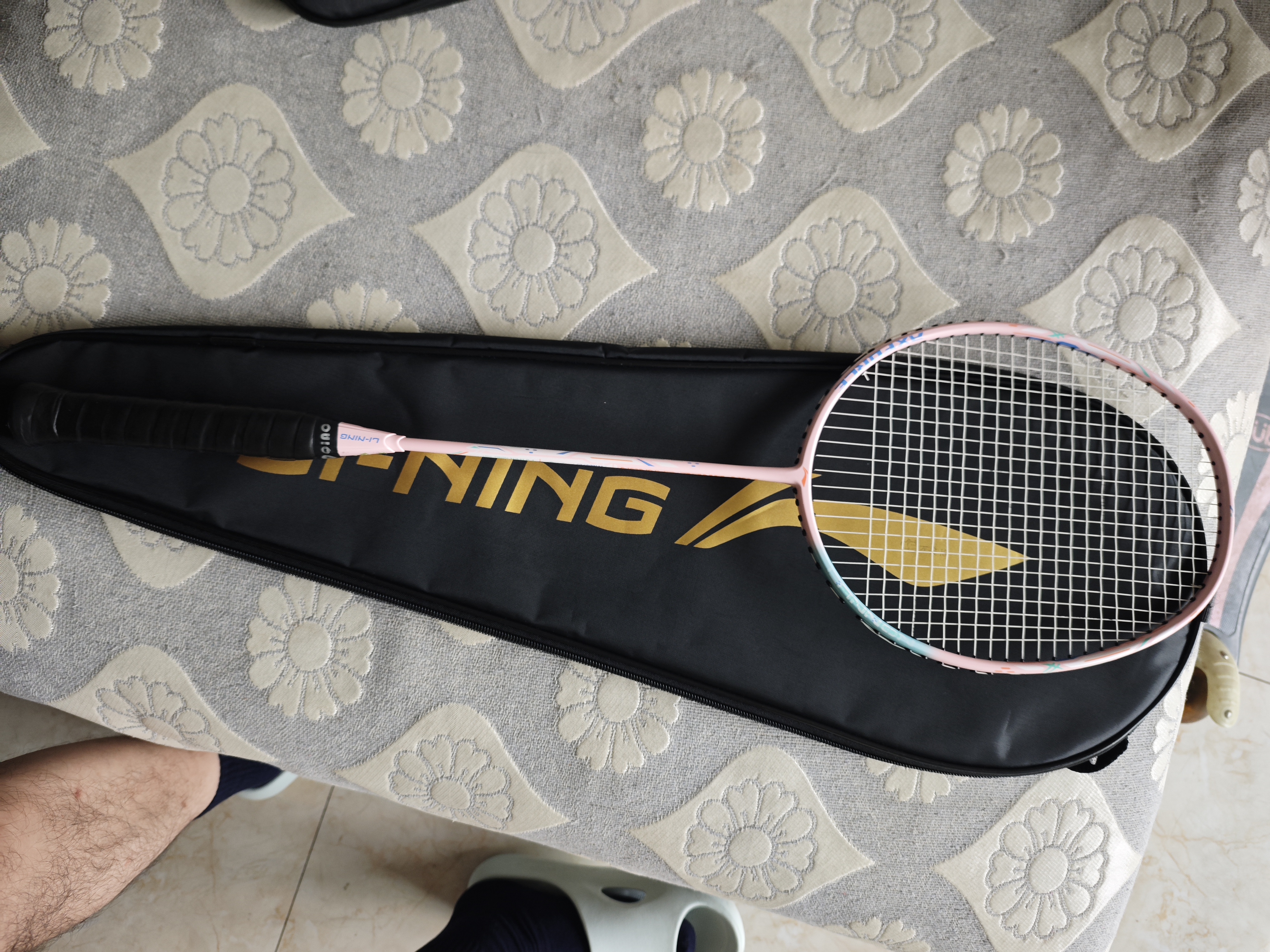 李宁（LI-NING）羽毛球拍新色雷霆小钢炮全碳素碳单拍浅烟粉5U已穿线 AYPW011-50 实拍图