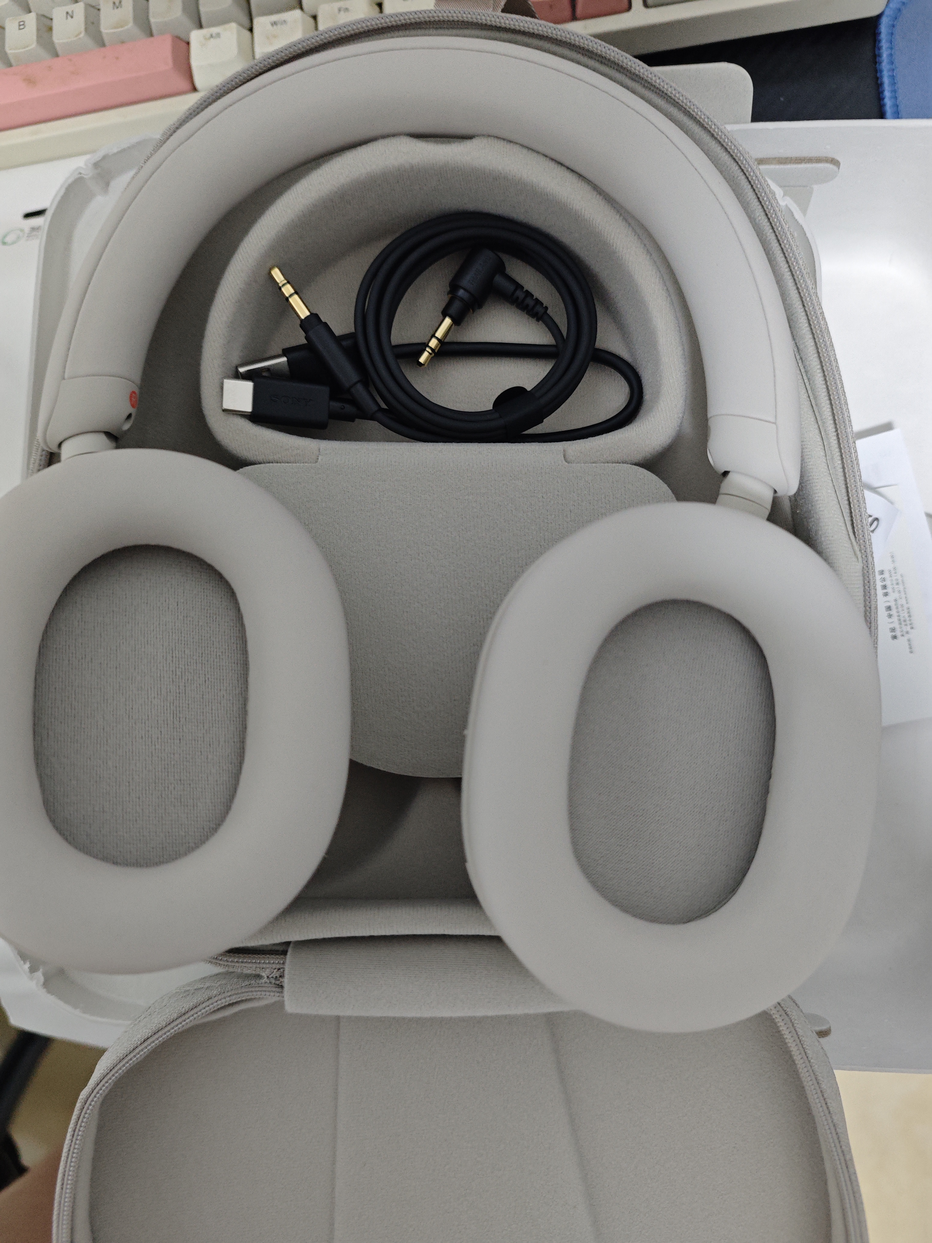 索尼（SONY）WH-1000XM5 头戴式无线蓝牙降噪耳机 AI智能降噪 1000XM4升级款 网课游戏礼物送男女友学生 铂金银 WH-1000XM5 实拍图