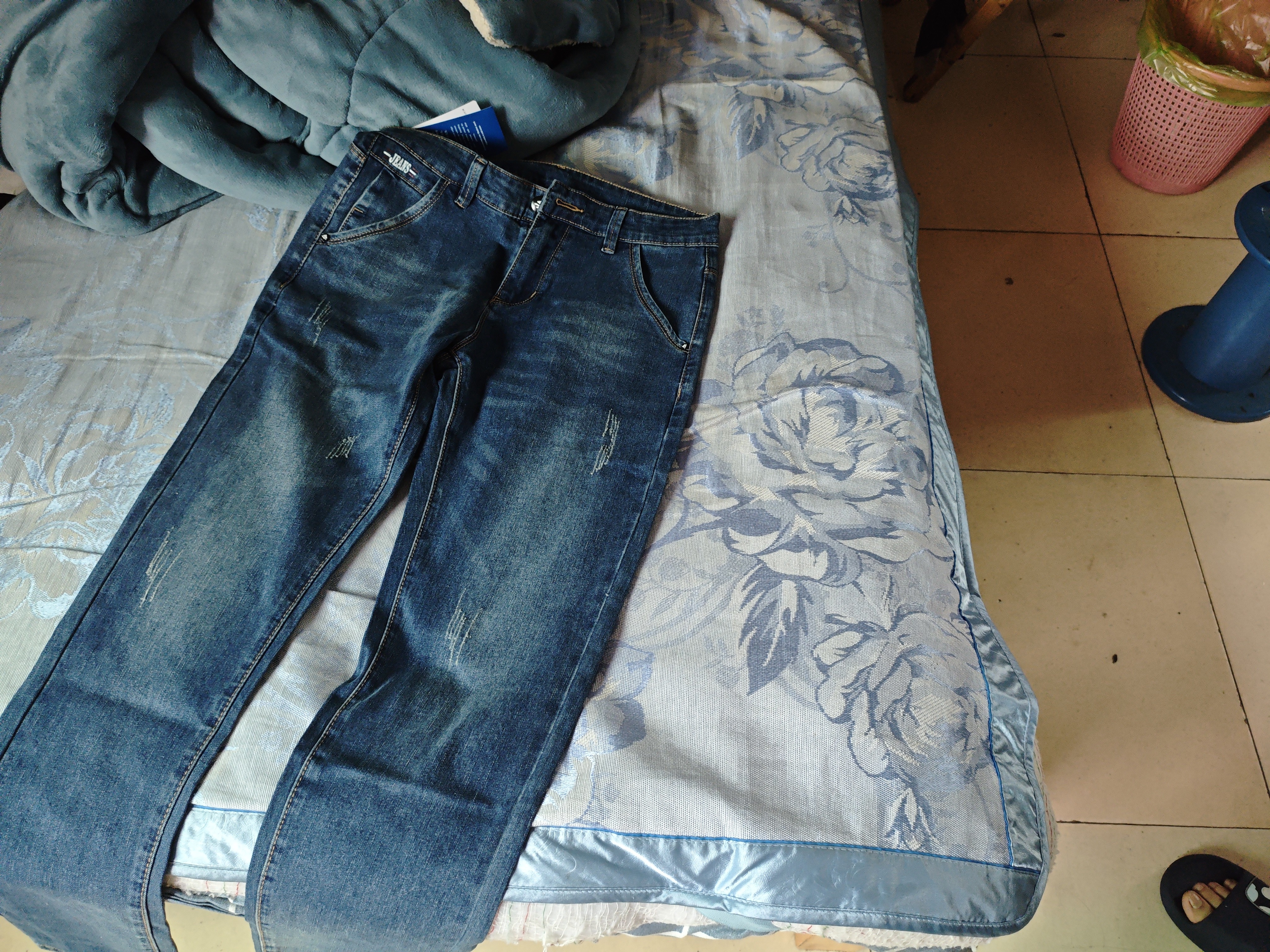 真维斯（Jeanswest）牛仔裤男2026春夏柔软棉弹修身小脚裤潮流时尚印花男长裤中蓝29 实拍图