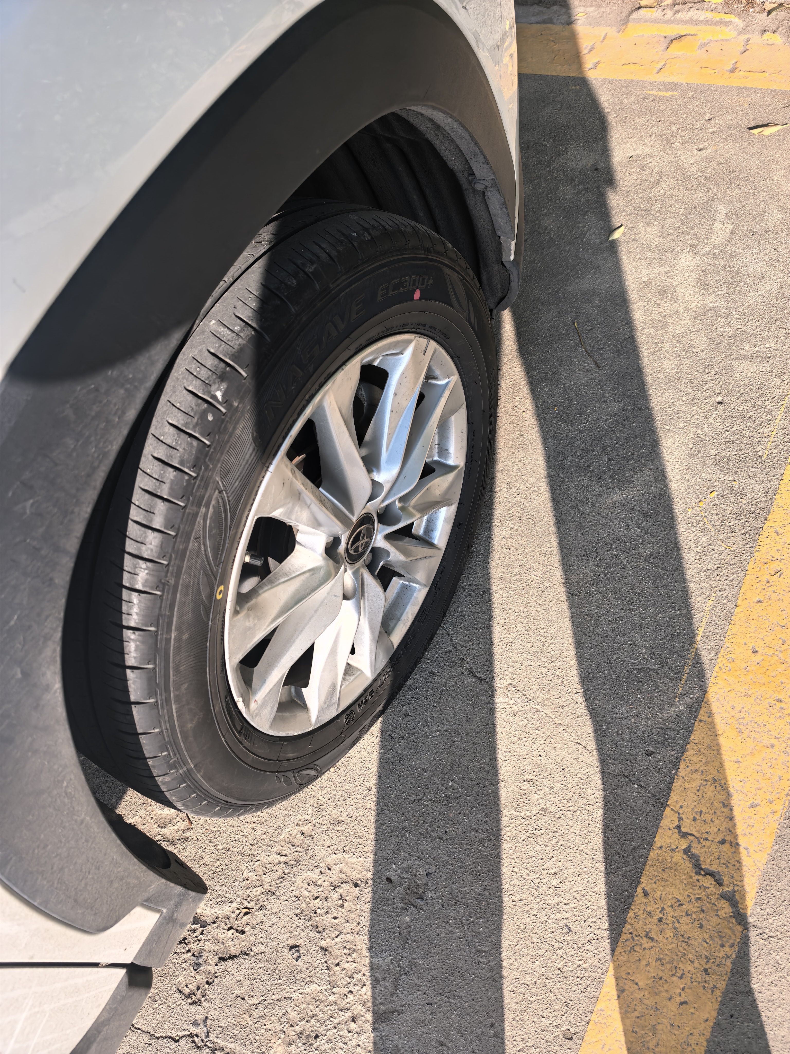 邓禄普（DUNLOP）汽车轮胎215/60R17 96H ENASAV EC300+原配奕泽/锋兰达/卡罗拉 实拍图