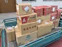 百草味休闲零食大礼包1757g/20件混发 鸡爪肉脯解馋中秋礼盒团购送礼 实拍图