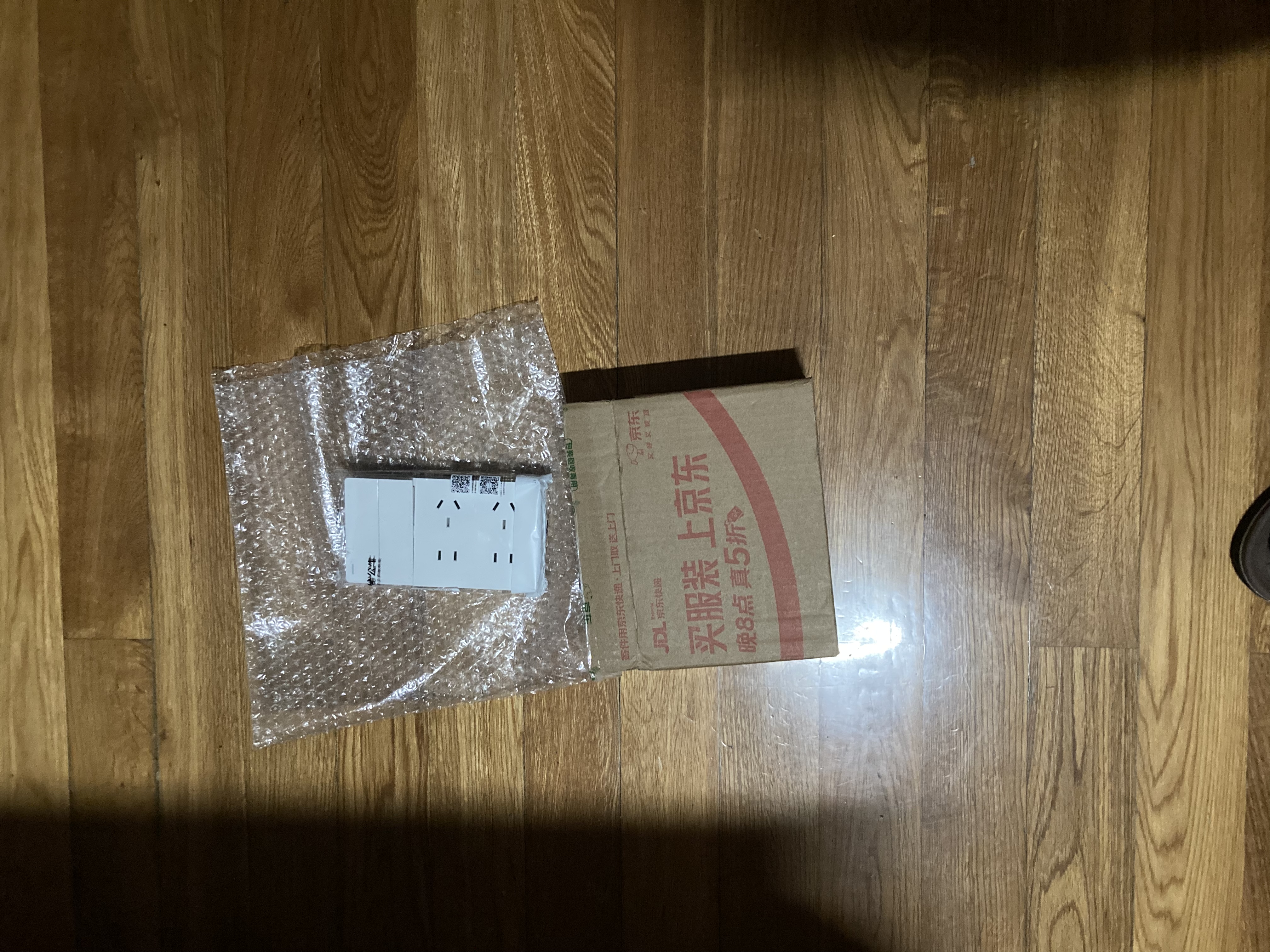 公牛（BULL）明装大板开关插座 G59系列 二开单控十孔开关插座 G59E633 实拍图