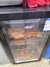 先科（SAST）冰吧冷藏柜 欧式恒温红酒柜办公室酒店家用电冰箱迷你小型单门电竞茶叶保鲜柜展示留样饮料药品柜 135T 黑胆（冷藏+微冷冻+蓝光灯+带锁） 实拍图