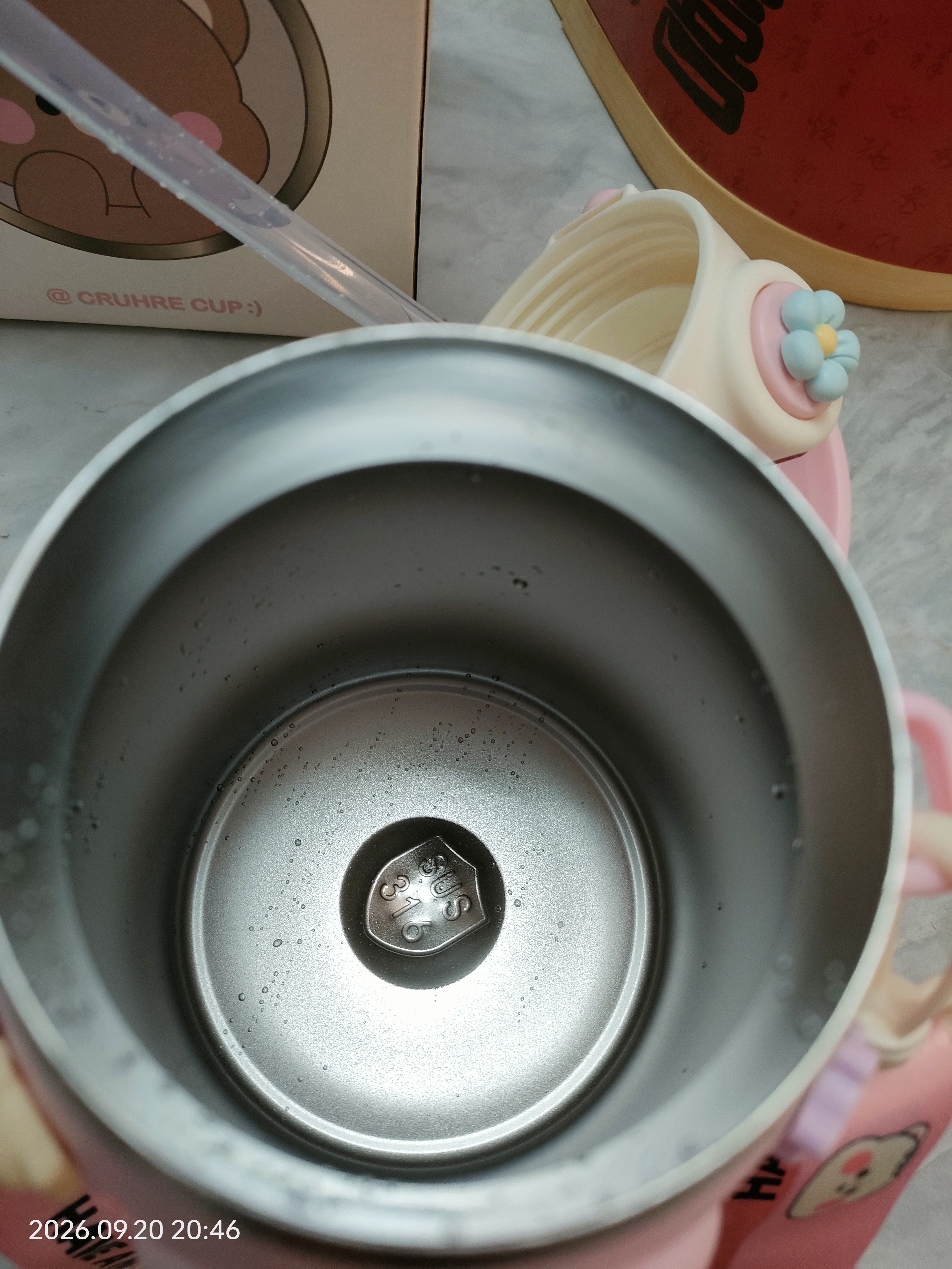蒙福（mengfu） 儿童保温杯316小学生吸管水杯女士大容量高颜值幼儿园户外大肚杯 小猫咪+随机卡通/3d贴纸 700ml 实拍图