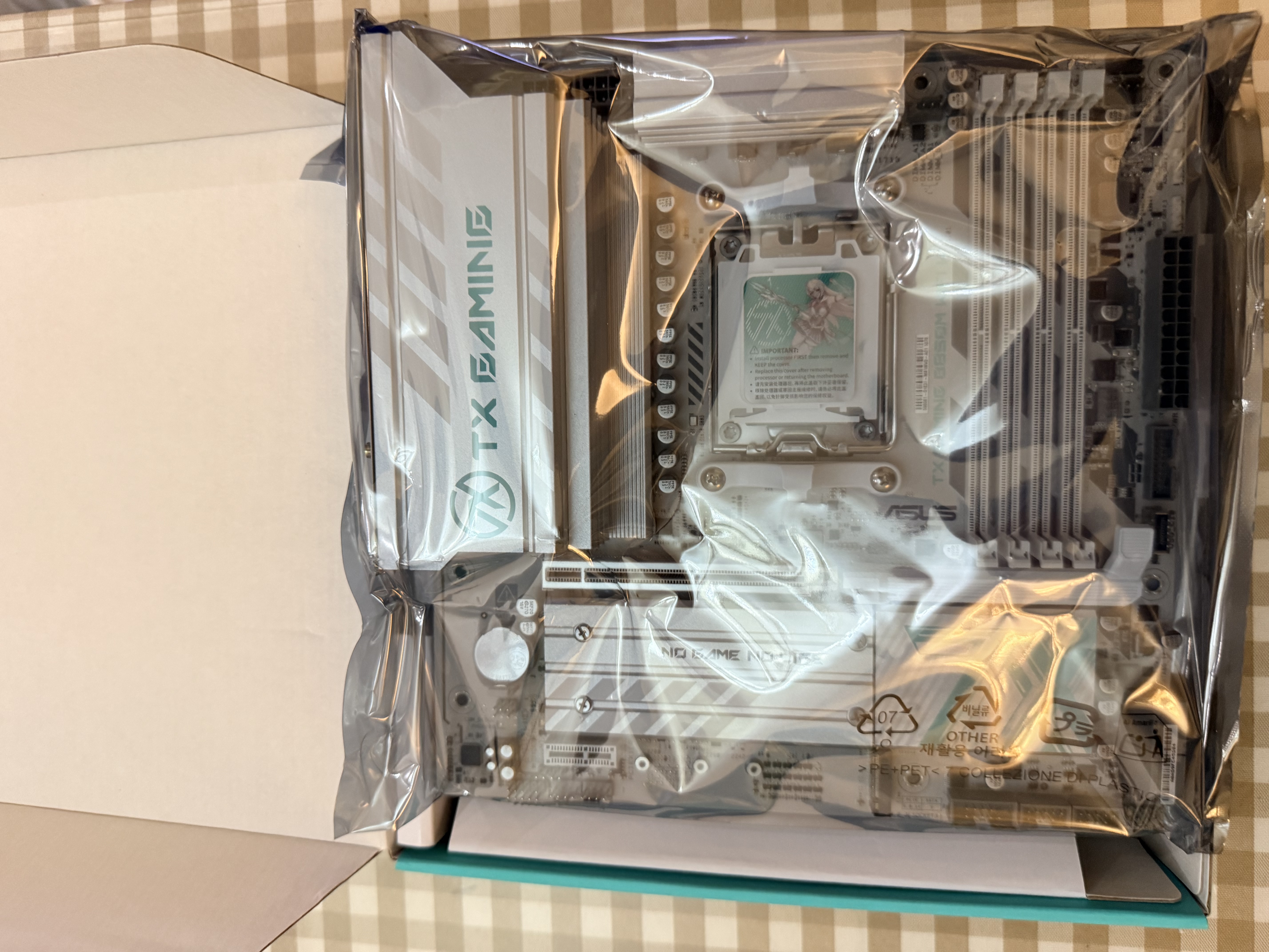 华硕TX GAMING B850M WIFI W主板+AMD 锐龙7  9700X CPU  主板+CPU套装 实拍图
