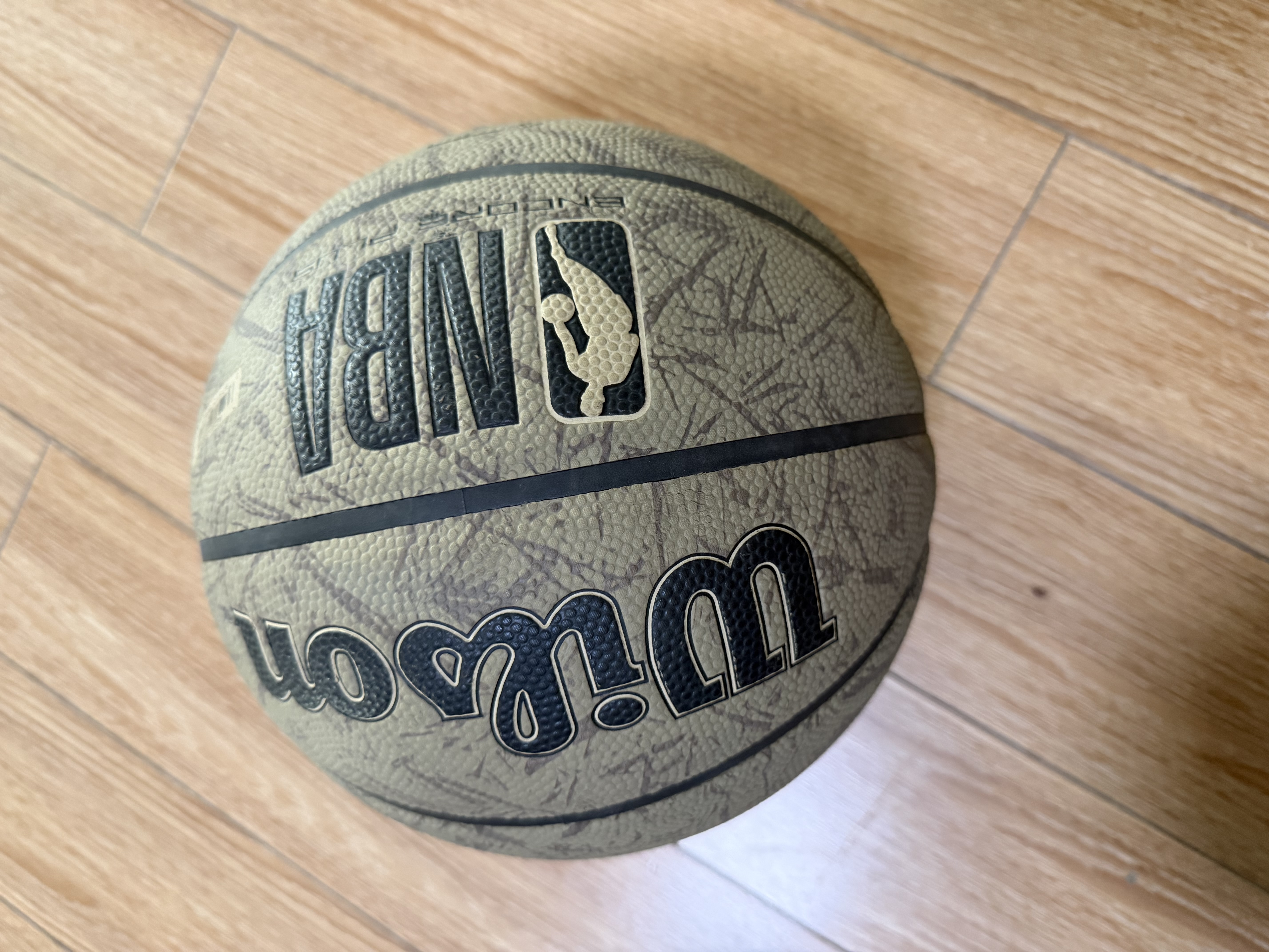 Wilson威尔胜NBA绝尘系列ENCORE PLUS防尘皮革暗纹配色成人比赛7号篮球 实拍图