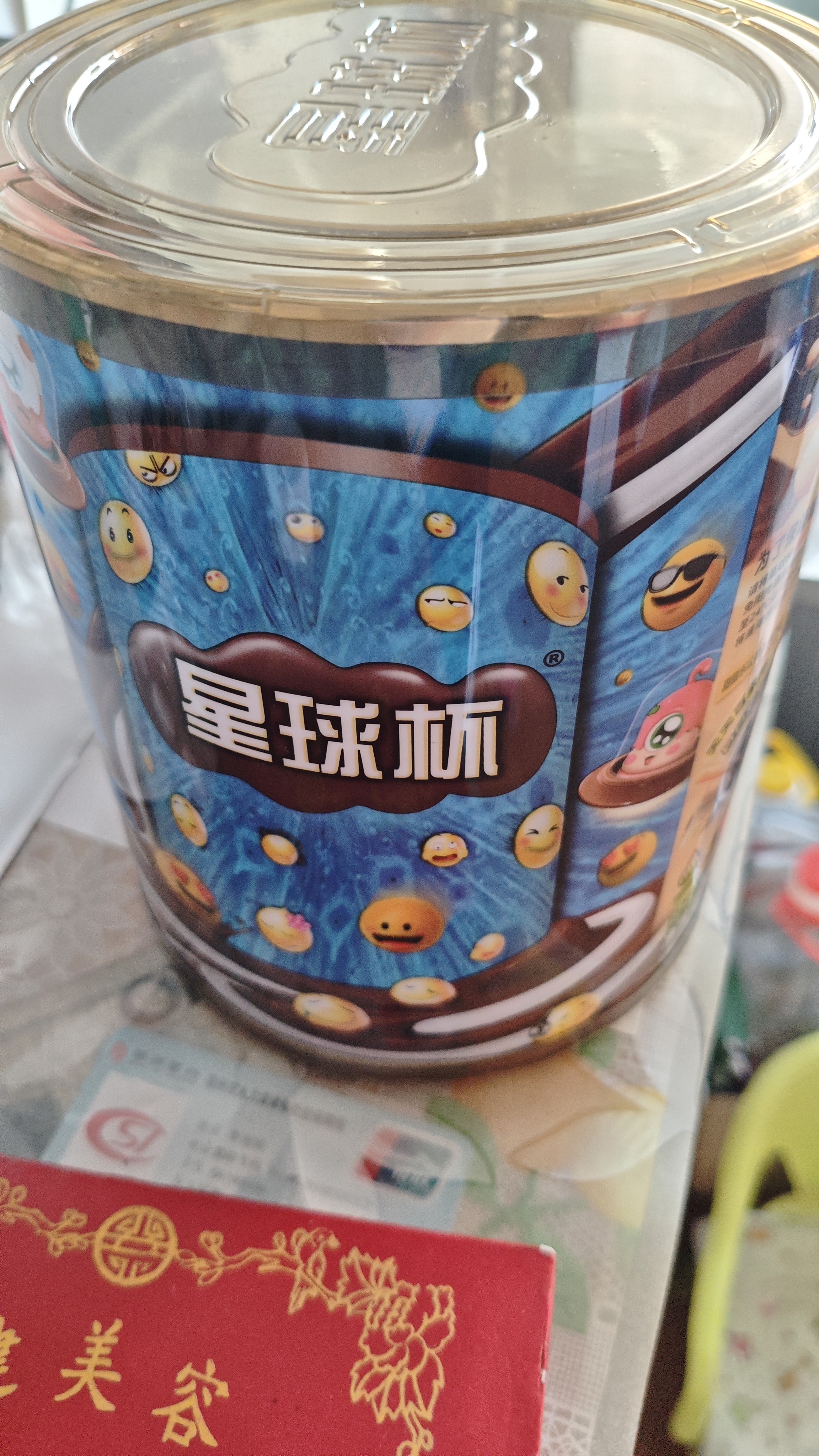 星球杯大桶装 儿童零食巧克力酱饼干粒 圣诞节糖果1000g 2027/6 实拍图