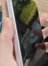 绿联【无黑边不挡屏】适用苹果17钢化膜iPhone17手机膜16Pro通用无边高清全屏防摔防爆保护膜 2片装 实拍图