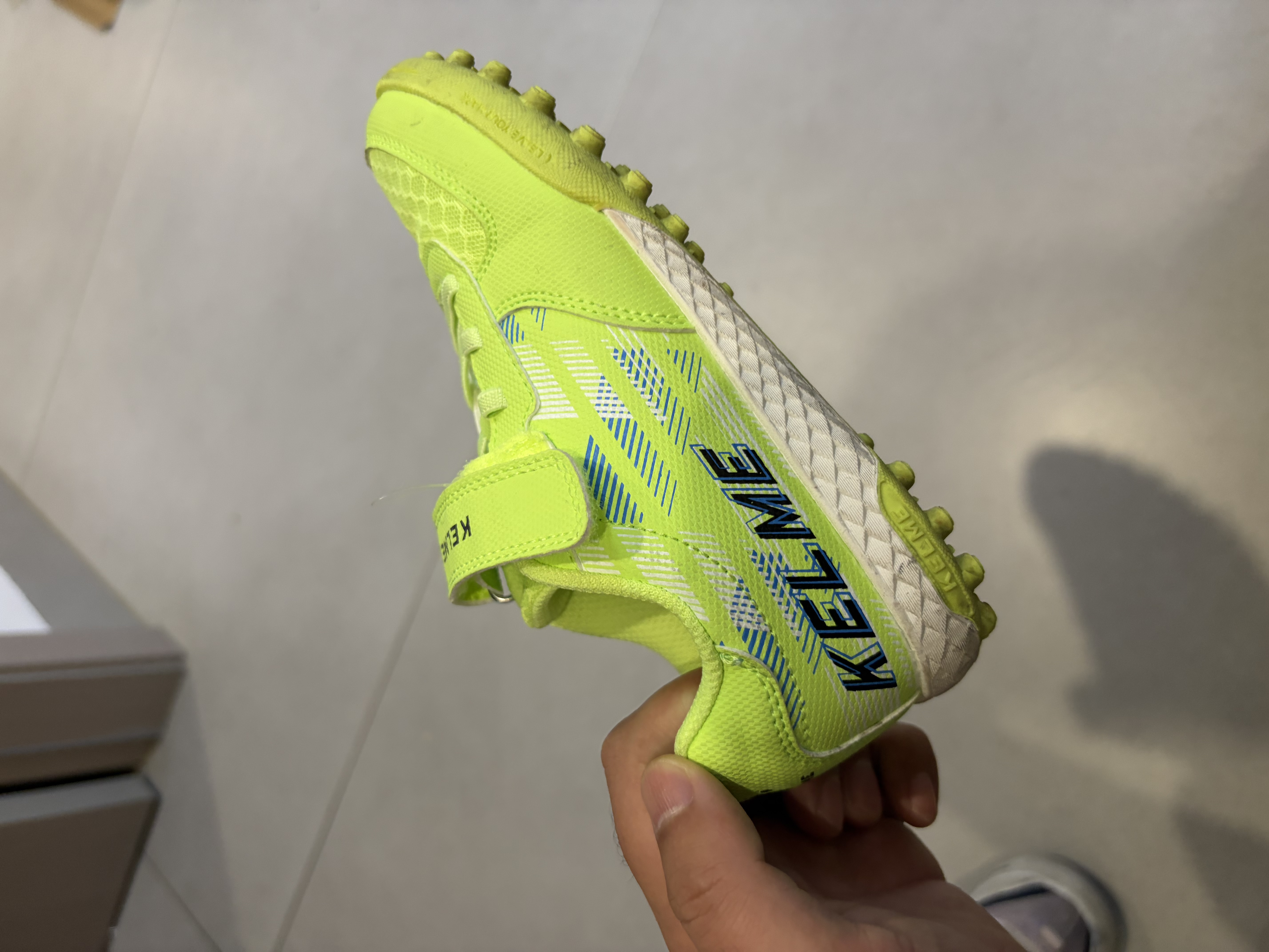 卡尔美（KELME）儿童足球鞋TF碎钉魔术贴免系带防滑耐磨球鞋 果绿  31  实拍图