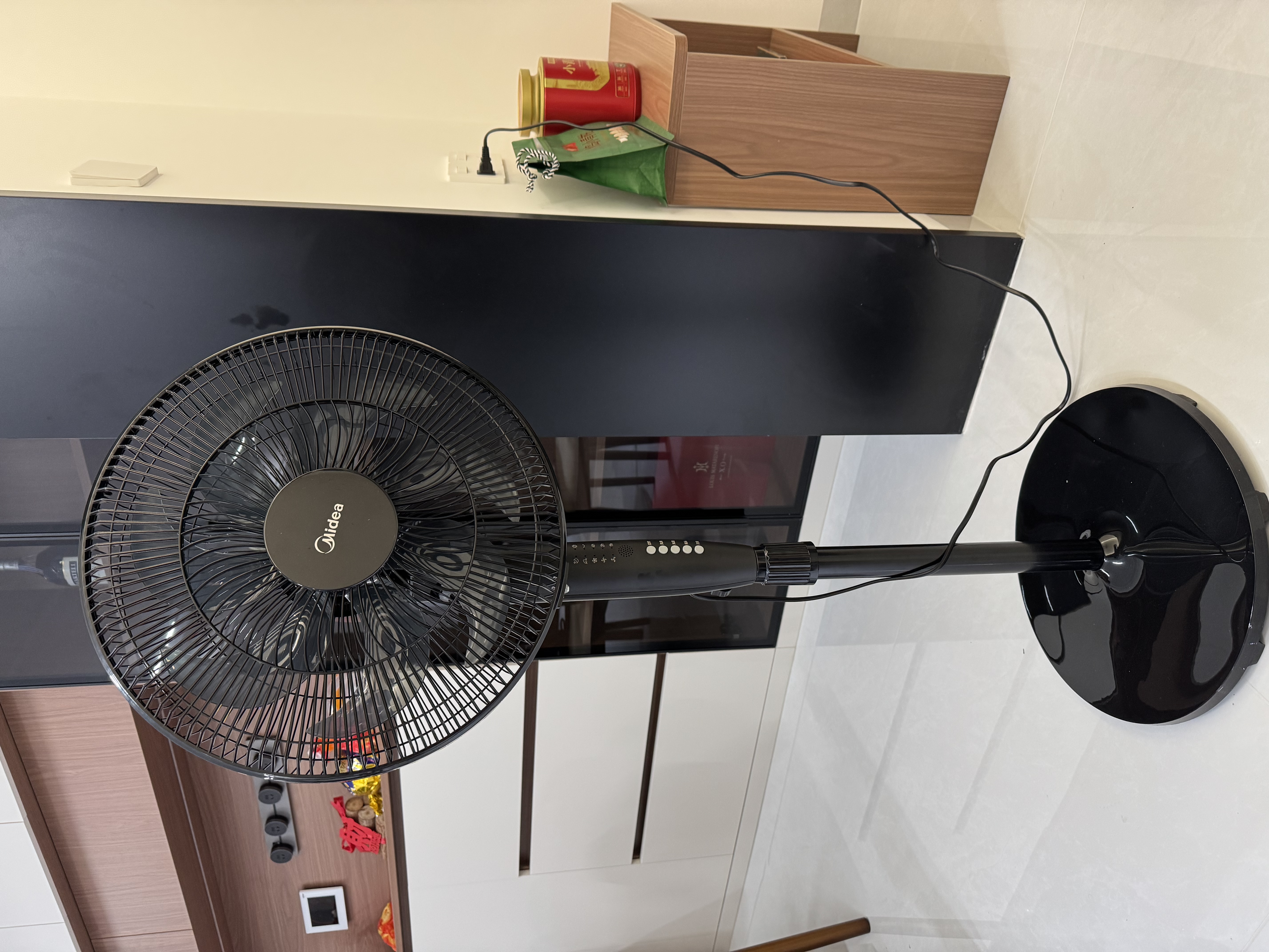 美的（Midea） 电风扇家用落地扇智能遥控七叶立式扇 卧室客厅轻音节能大风量电扇 【热销可调节高度】遥控定时黑色 实拍图