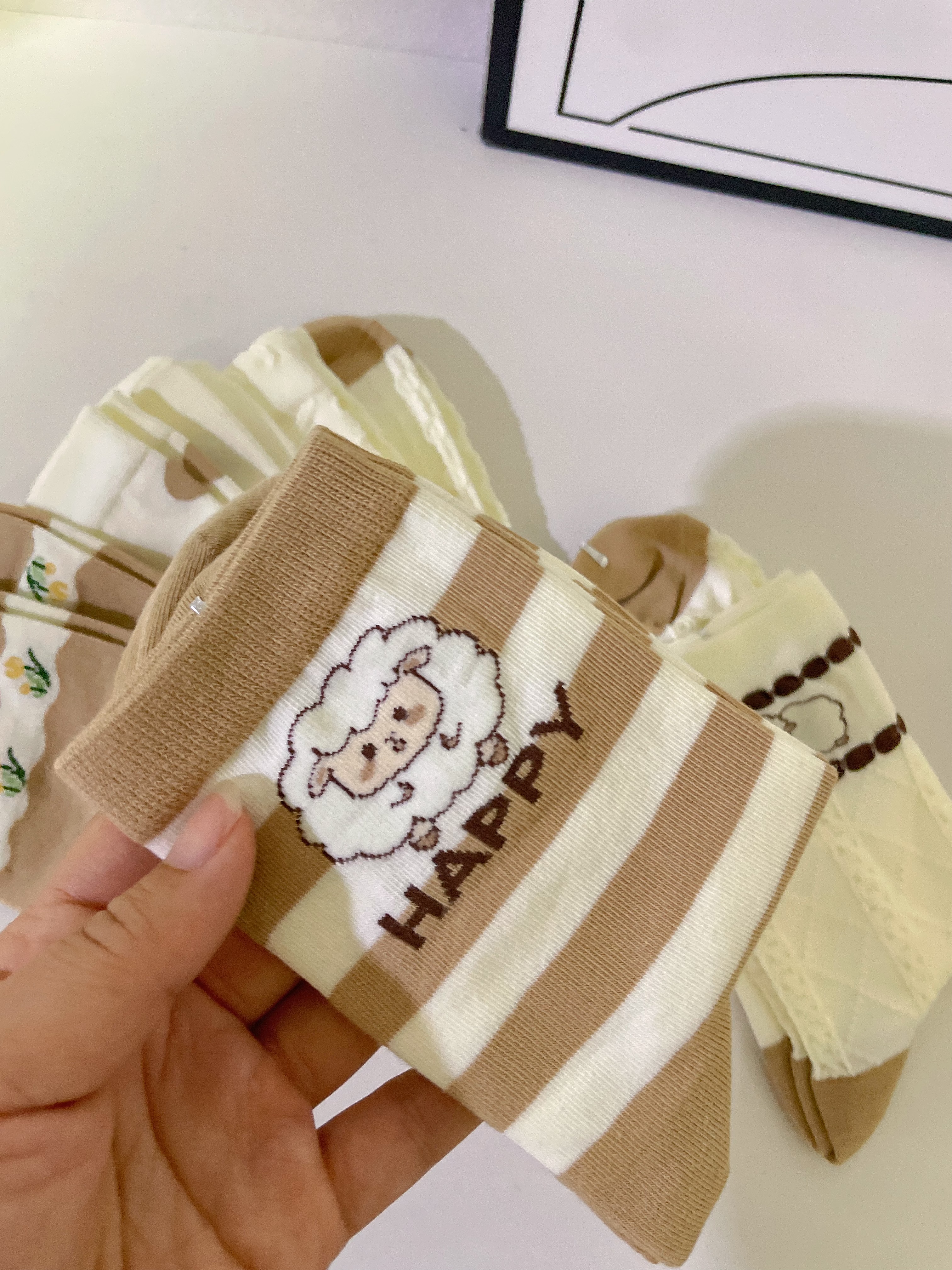 猫人5双美拉德袜子女春秋季咖色中筒袜26新款女士卡通小羊甜美学生袜 实拍图