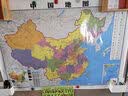 全新修订 学生专用加厚书包版 桌面速查 中国地图+世界地图 尺寸32.4*23.5厘米 地理学习、家庭必备 实拍图