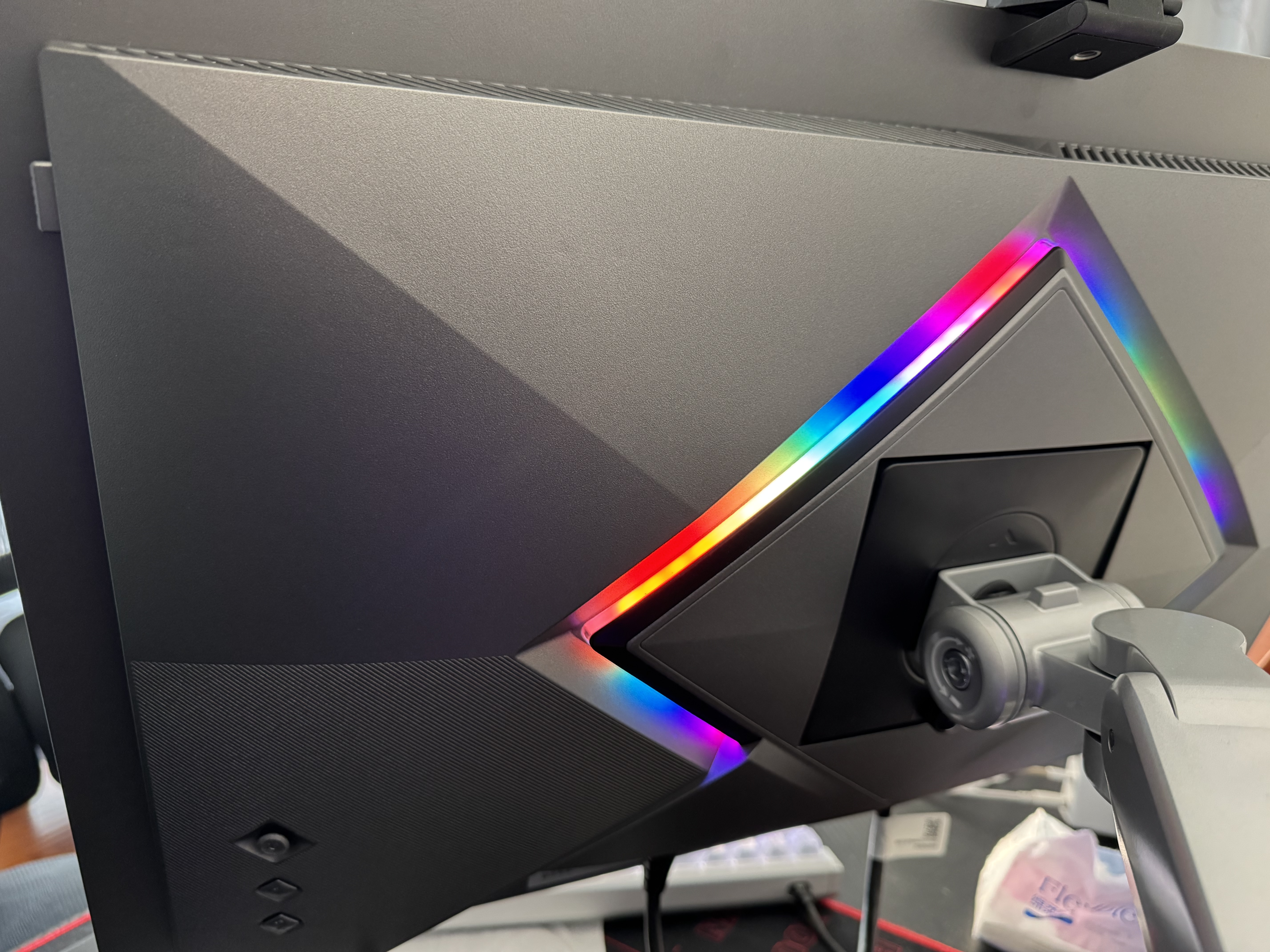 AOC爱攻 昊天Pro 27英寸四代WOLED 2K540Hz双模HD 720Hz 10Bit 0.02ms DP2.1 FPS游戏显示器AGP277QKD 实拍图
