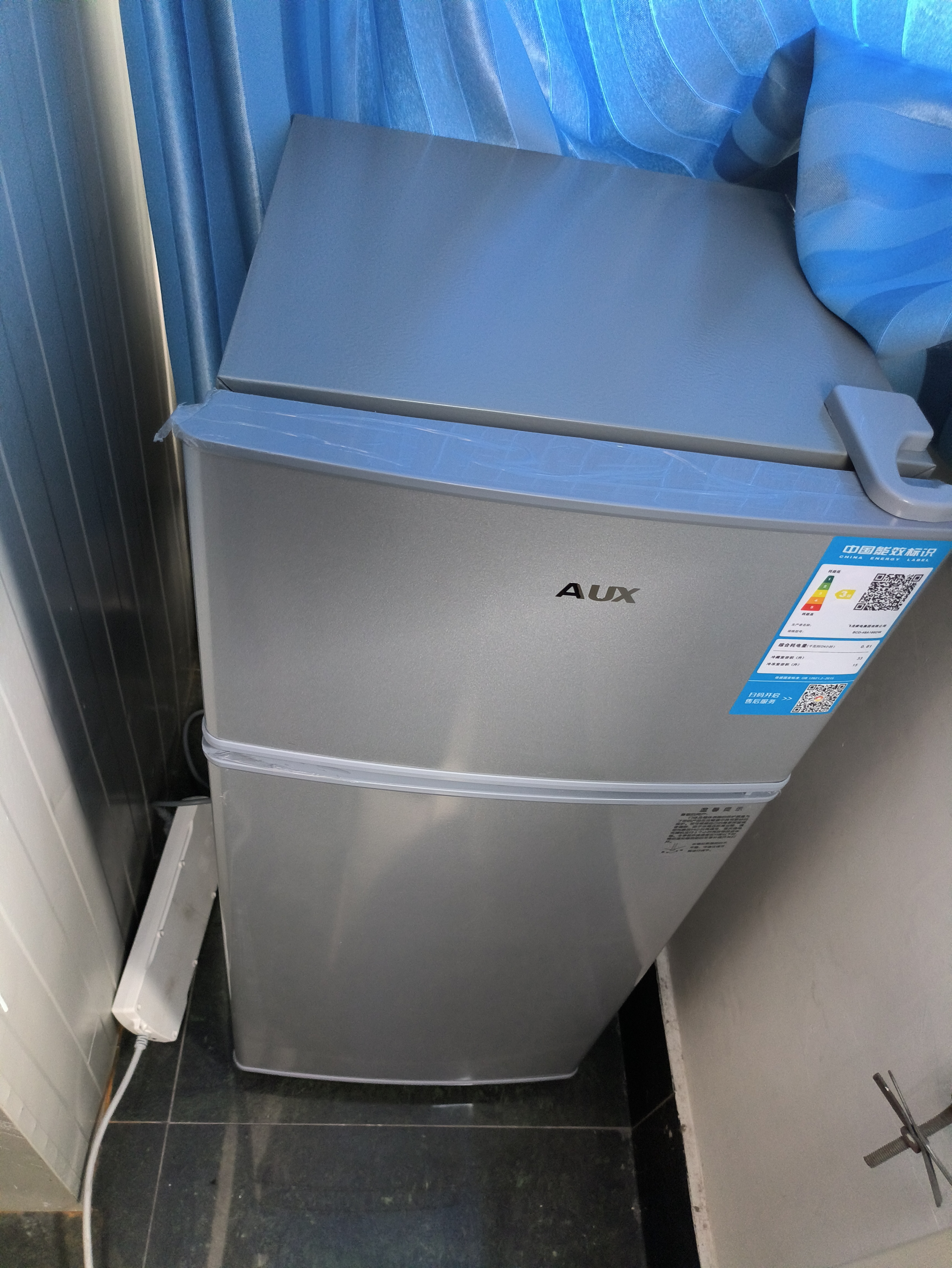 奥克斯（AUX）小冰箱家用小型迷你冷藏冷冻两用出租房宿舍用节能省电寝室办公室电冰箱 【净化去味】166银色【高效保鲜 铜管速冷】48L 实拍图