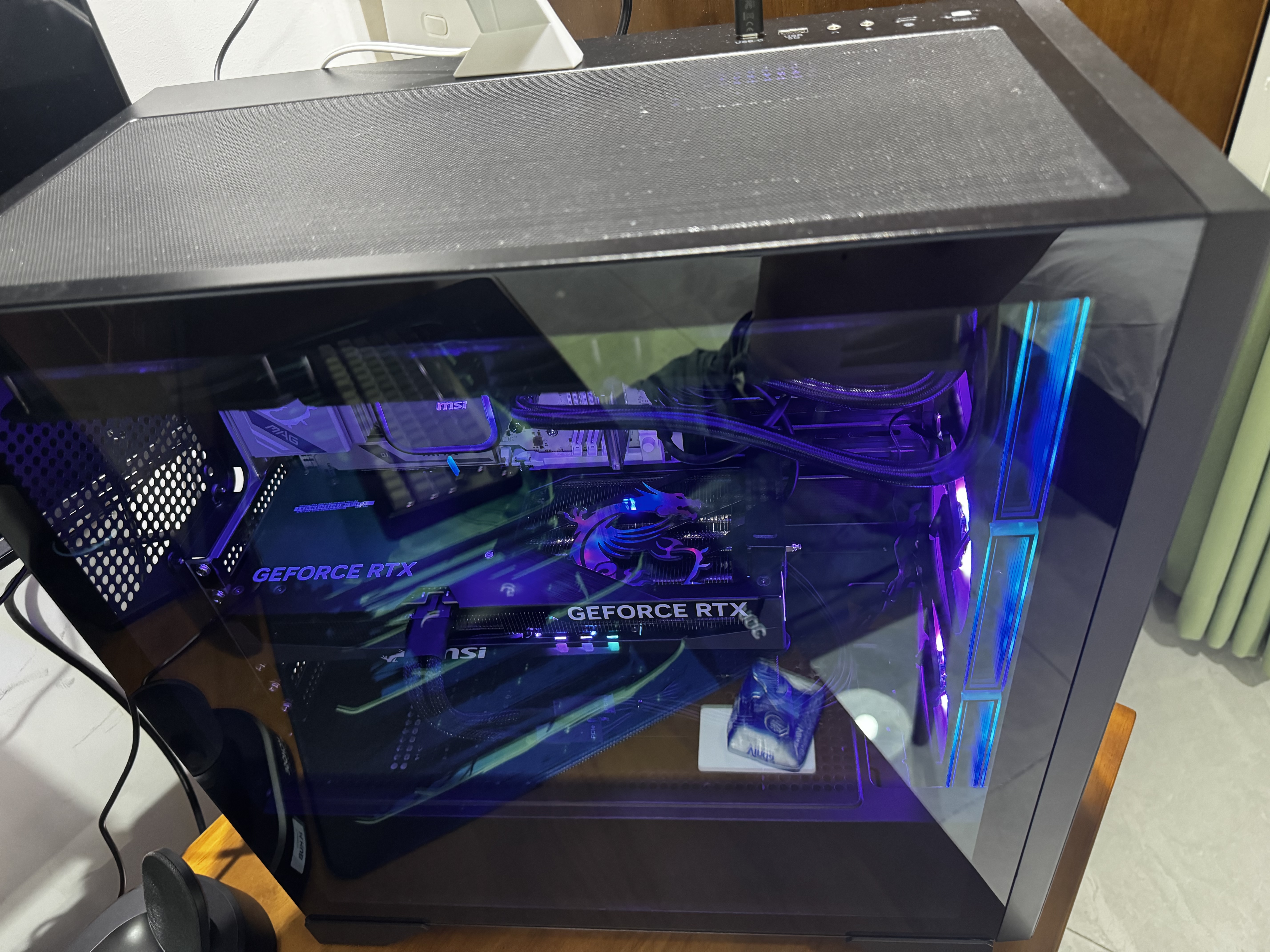 AMD&微星 宙斯盾ZS2 锐龙R7 9800X3D/16G/1T/850W 电竞游戏设计台式DIY组装电脑无卡主机整机 实拍图
