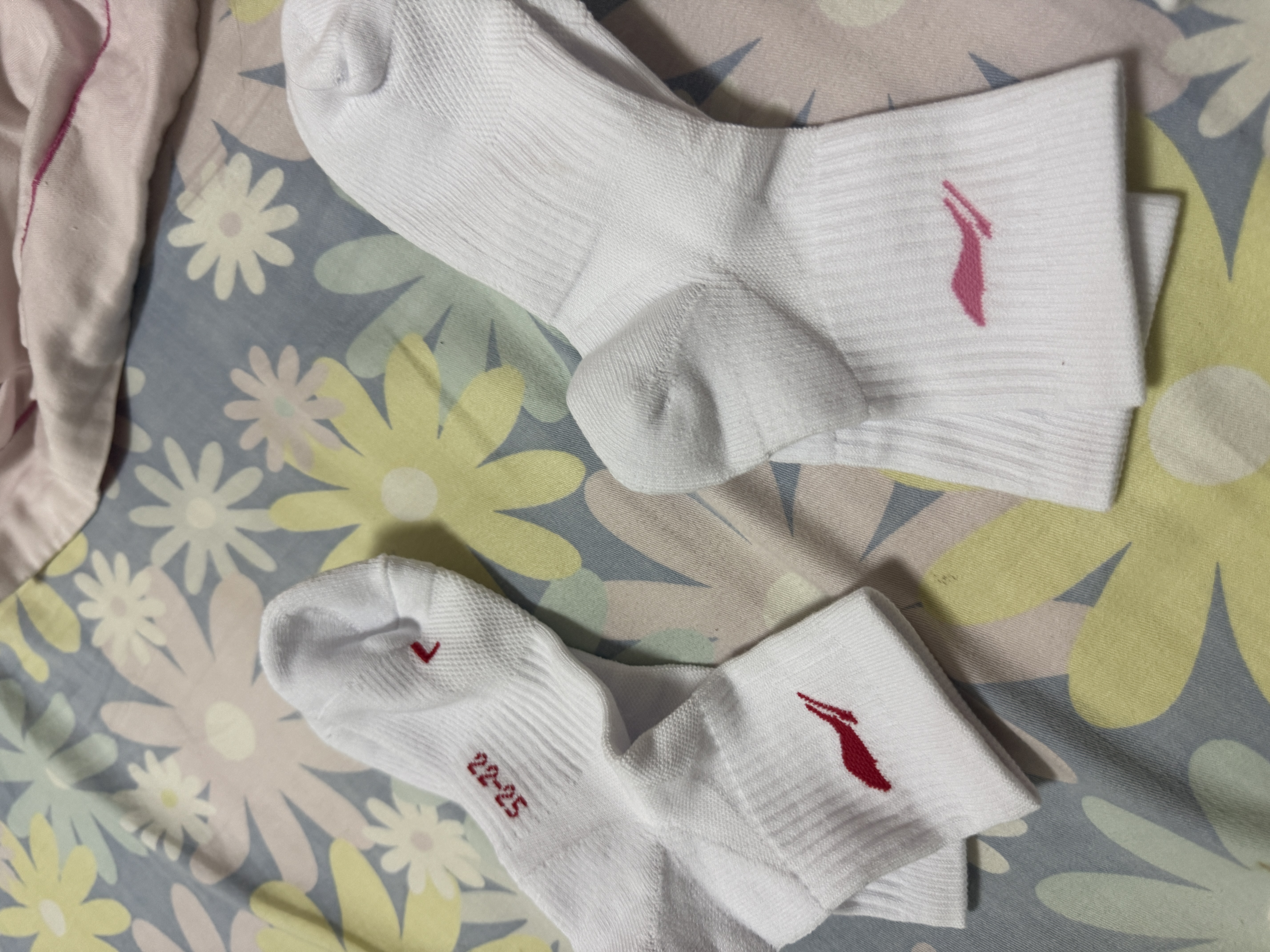 李宁（LI-NING）李宁羽毛球袜中筒毛巾运动袜女款毛巾袜吸湿排汗AWTS005-2三双 实拍图