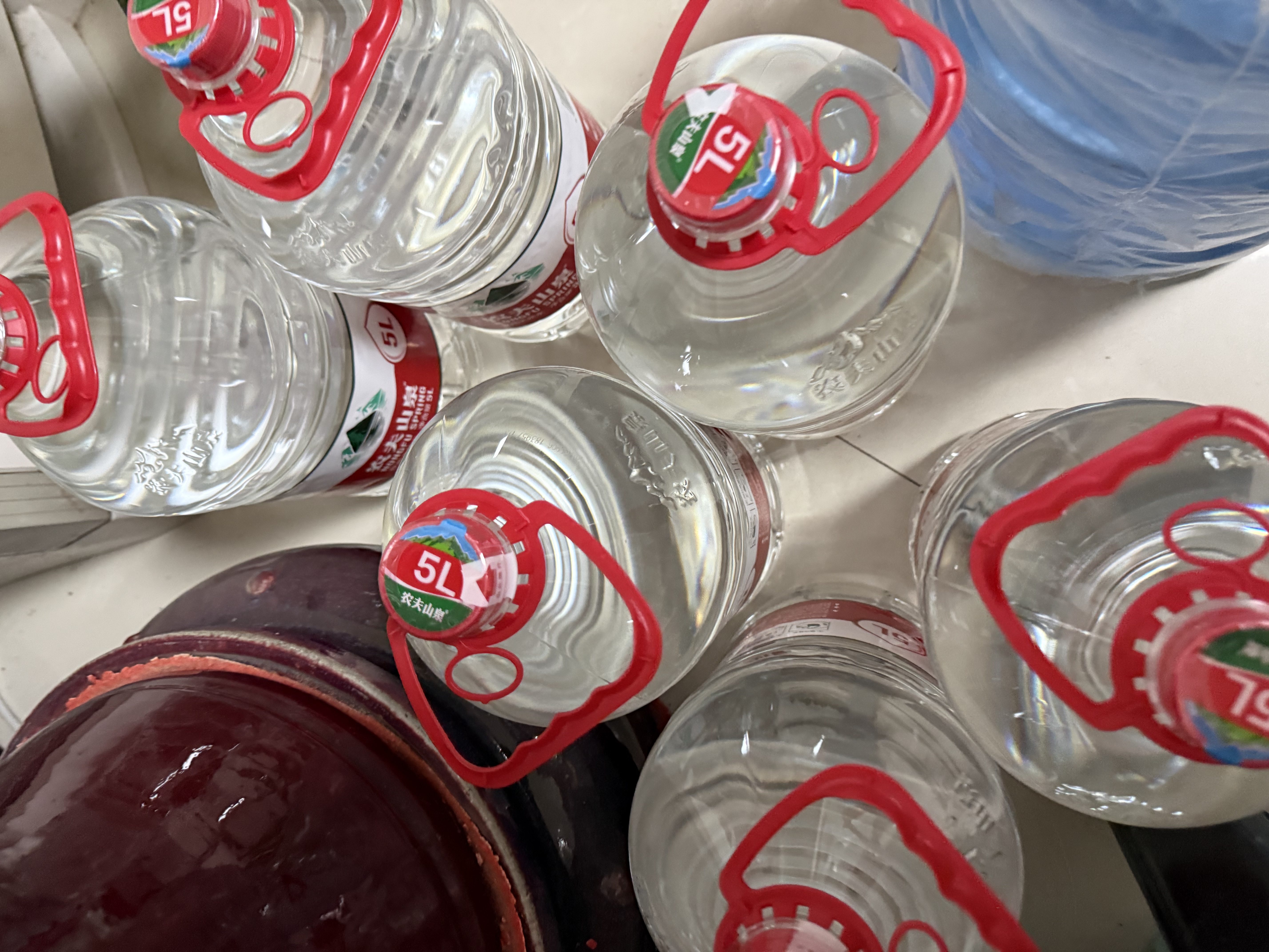 农夫山泉饮用水 饮用天然水5L*4桶 整箱装 桶装水塑膜随机包装 实拍图