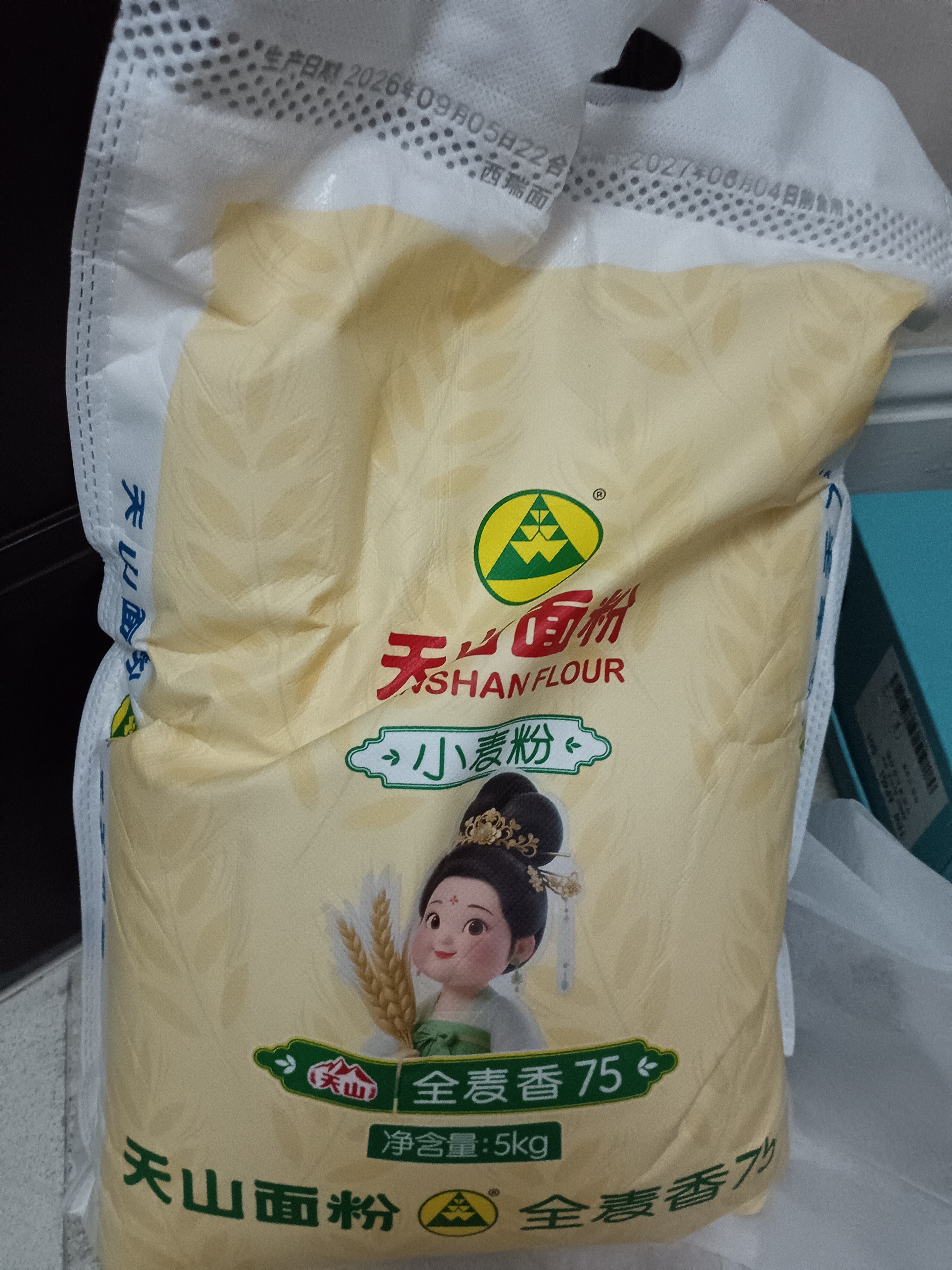 天山全麦粉10斤 新疆老字号小麦粉烘焙面包粉中筋 新疆多用途面条 实拍图
