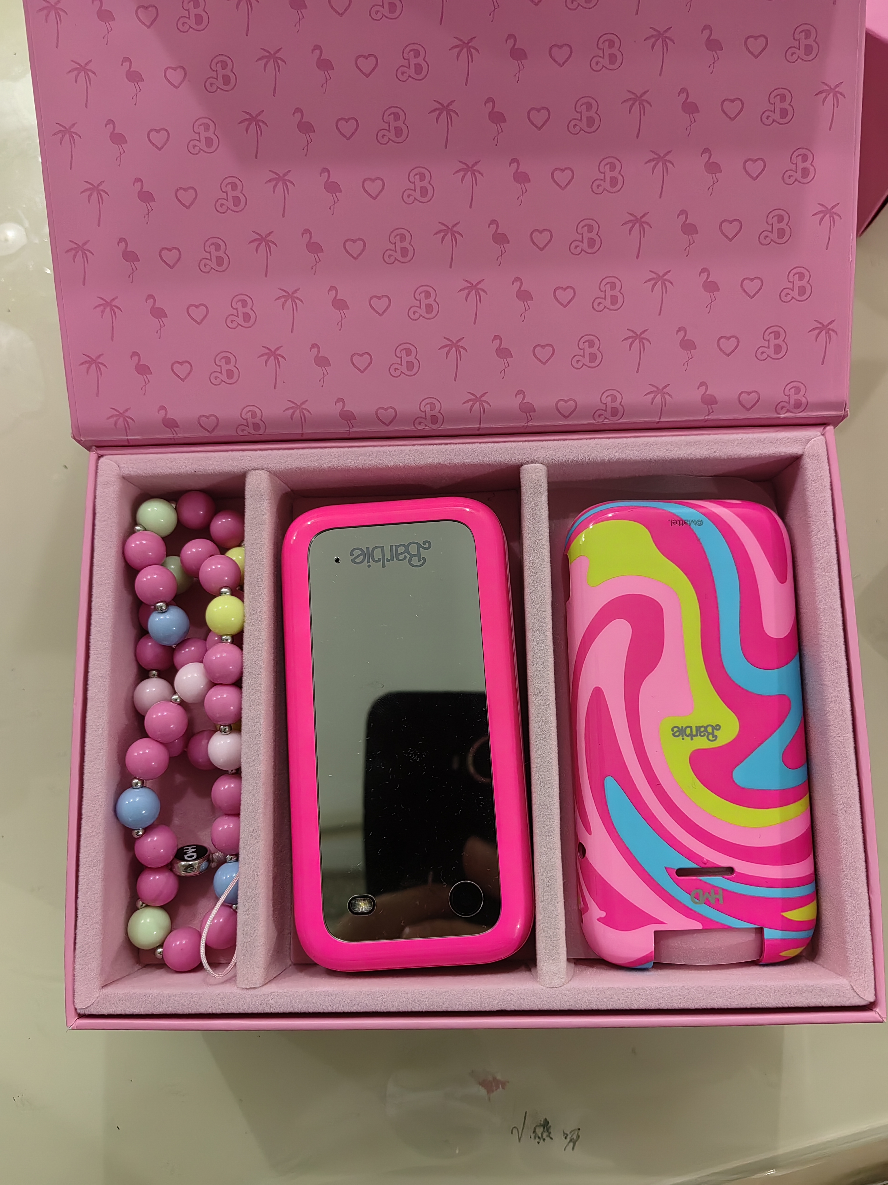 HMD芭比手机Barbie Phone礼盒套装4G全网通 传承诺基亚经典 翻盖学生备用时尚手机礼品礼物 魔力粉 实拍图