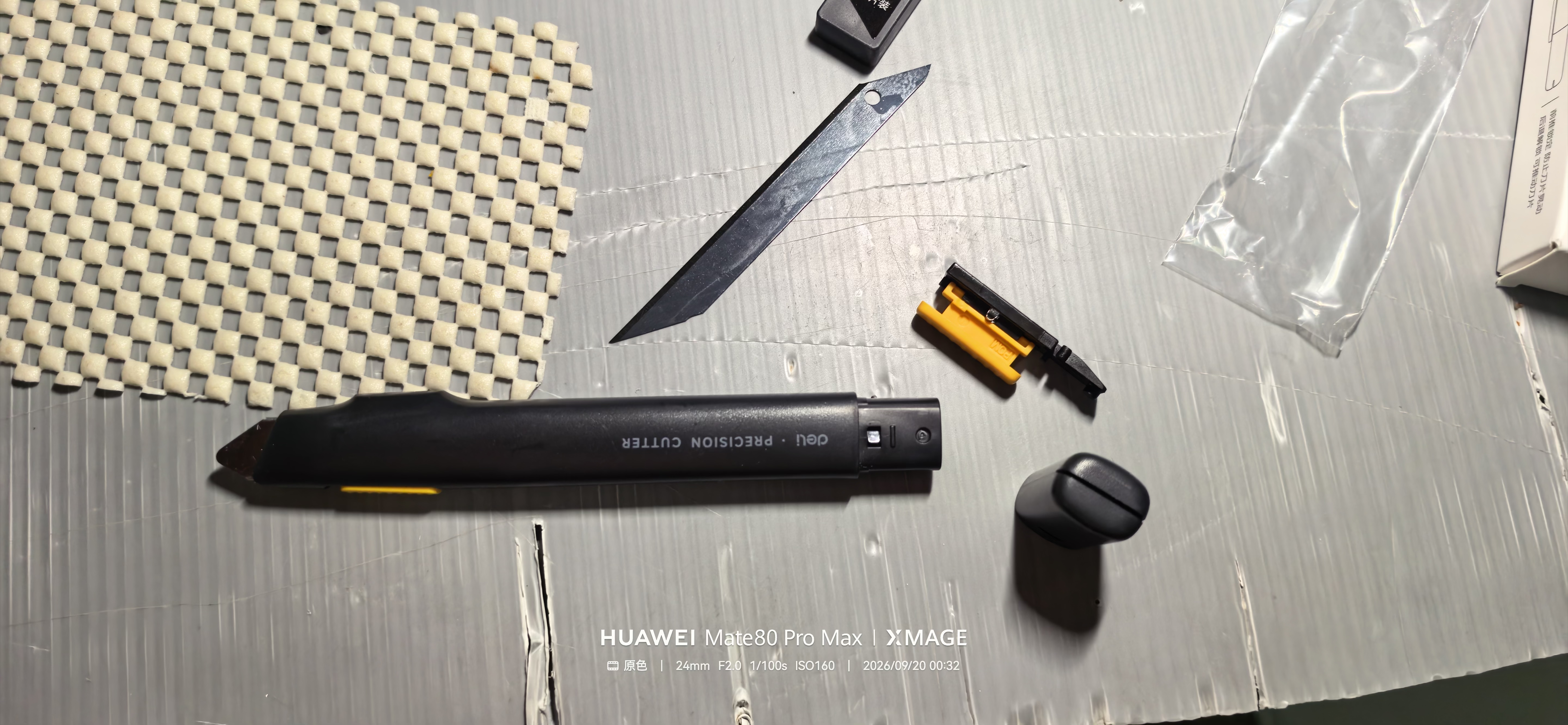 得力（deli）防晃美工刀套装/裁纸刀随身壁纸美工刀片 开箱快递刀小刀工具带10片刀片 灰色TD234-T 实拍图