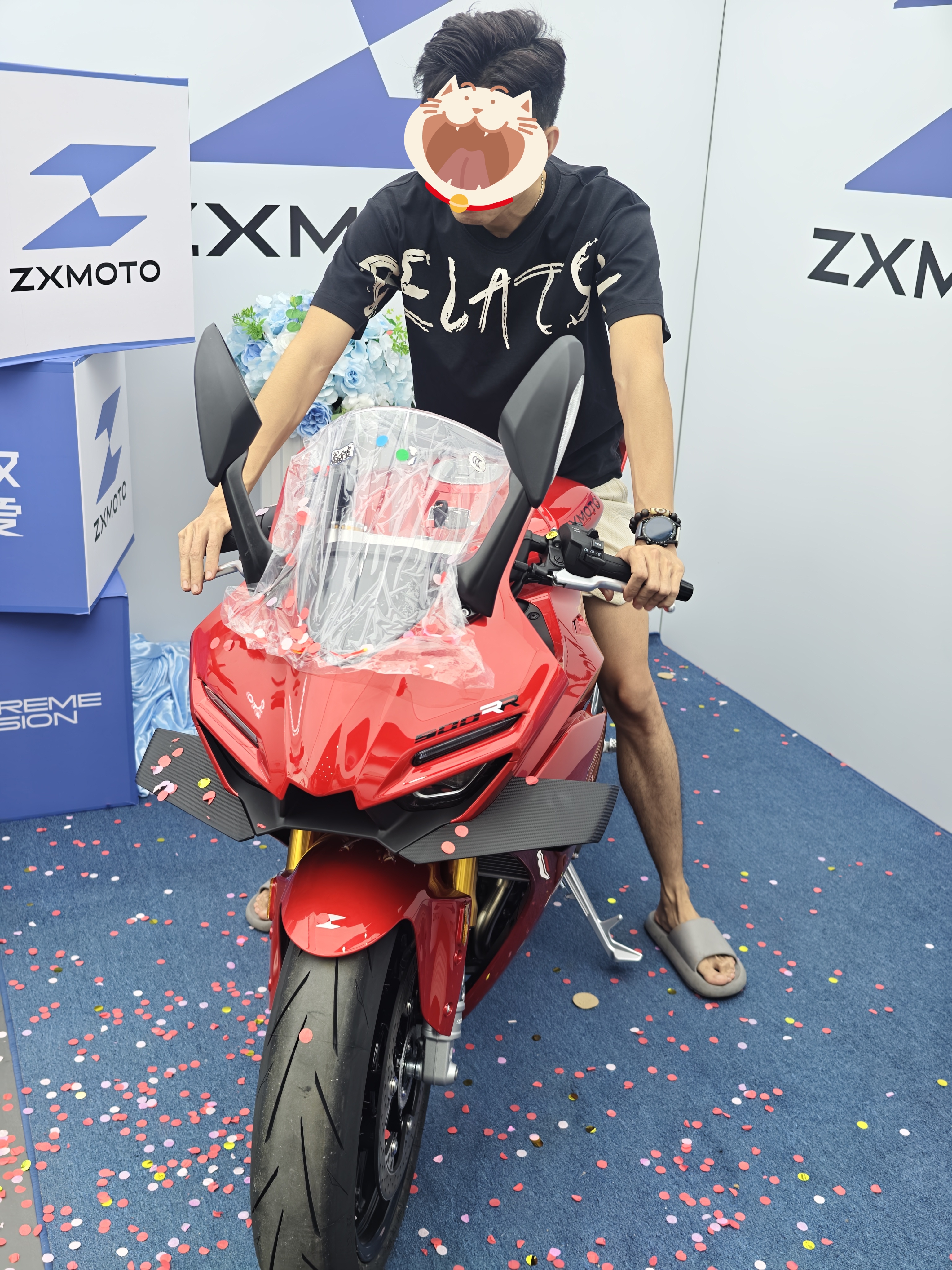 张雪机车ZXMOTO 2026款500RR单摇臂四缸燃油仿赛摩托车跑车机车 26款500RR单摇臂（熔岩红） 实拍图