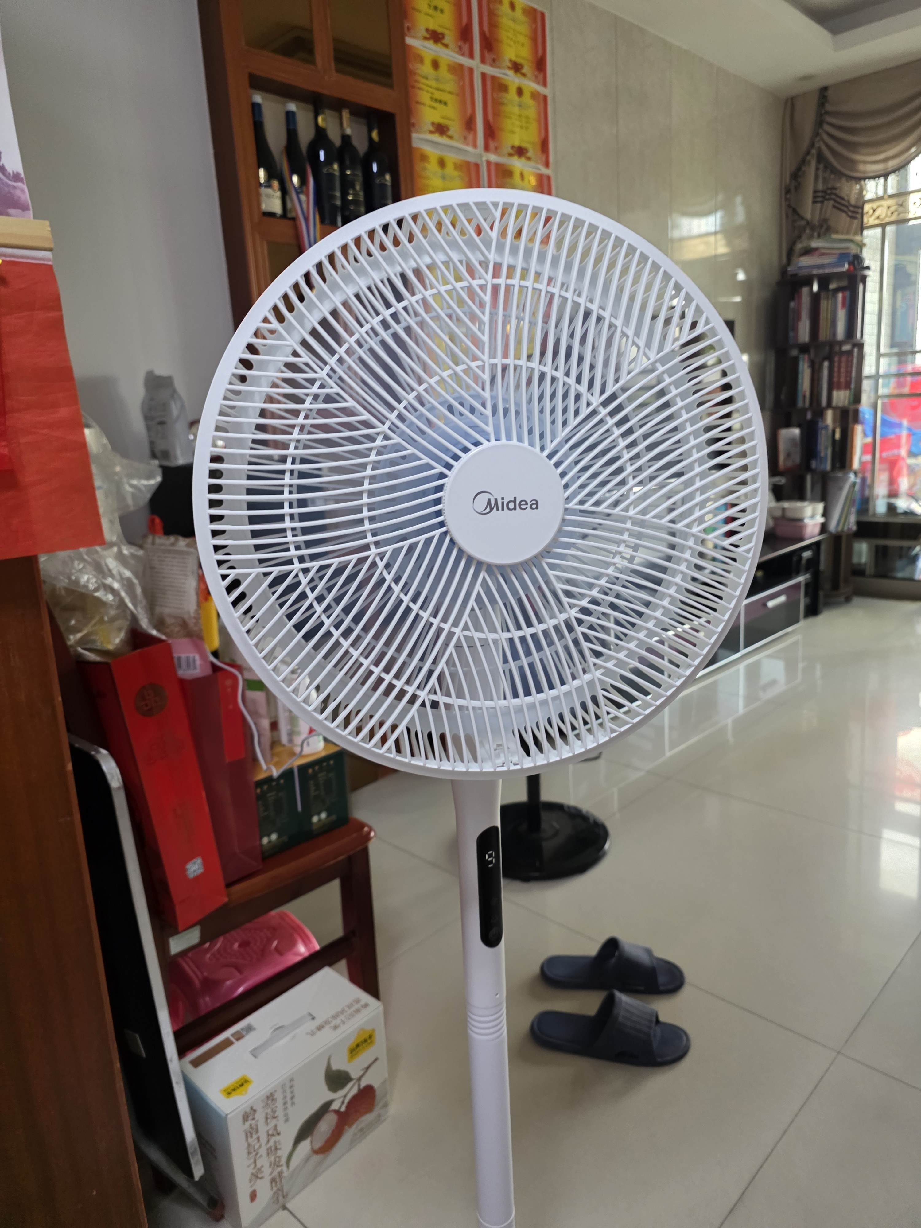美的（Midea）【闪拆系列】语音变频直流电风扇落地扇立式家用节能一级能效卧室大风力空气循环风扇 SDJ35MBH 实拍图