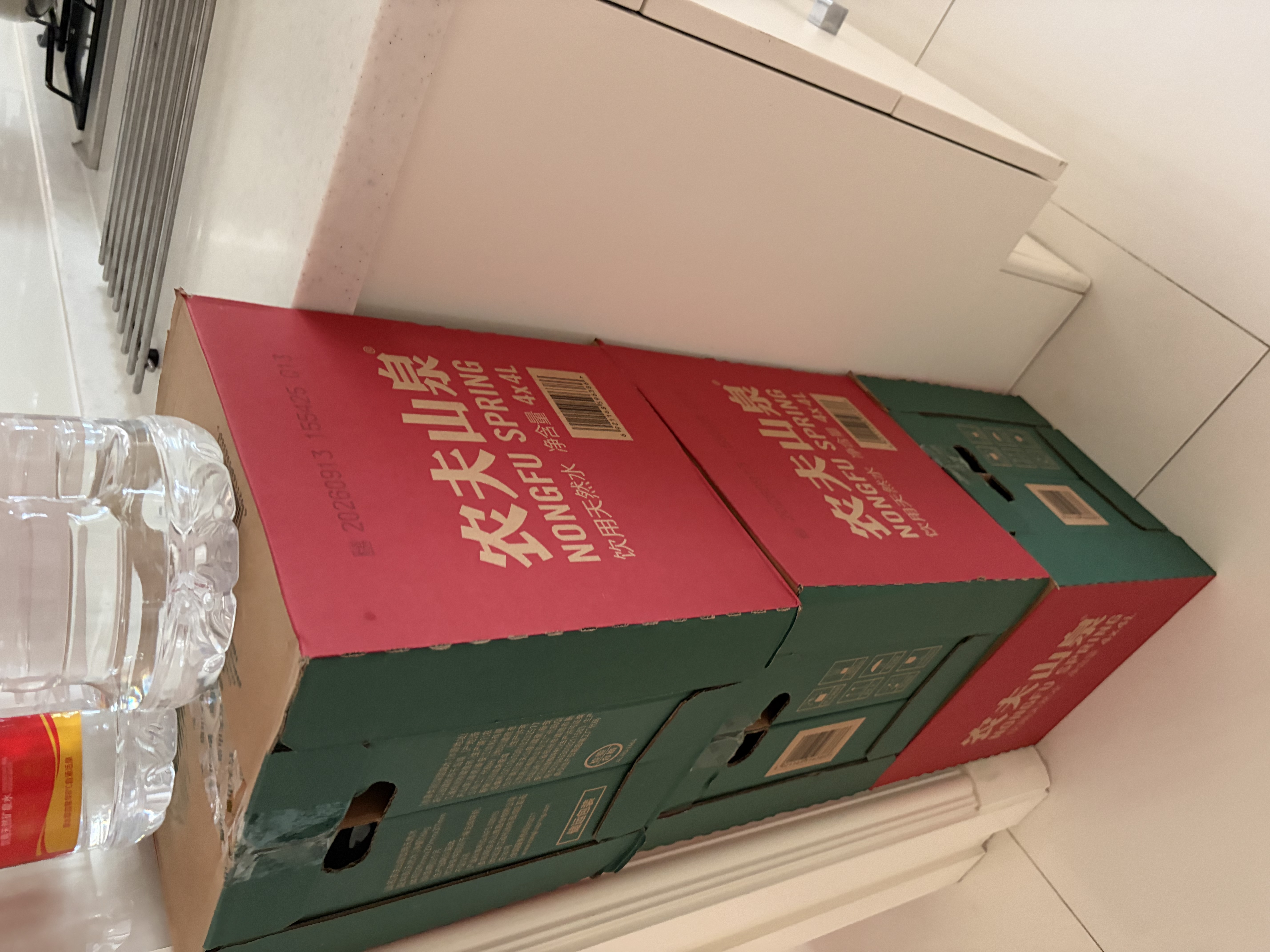 农夫山泉饮用天然水4L*4桶 纸箱塑膜随机发货大桶装 家用桶装水 实拍图