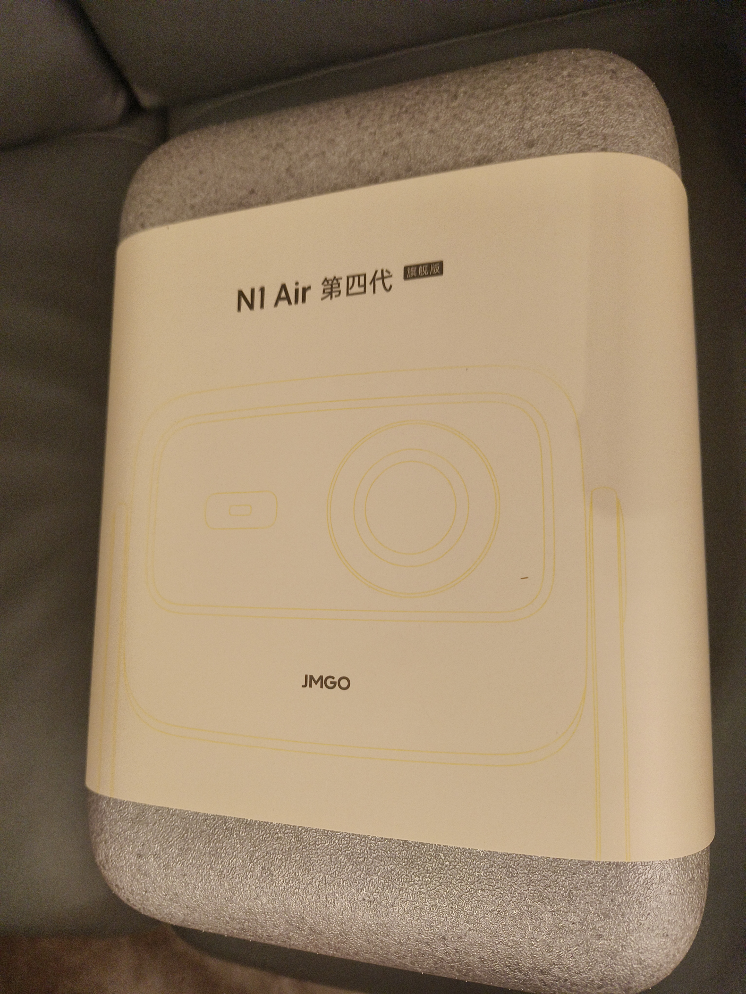 坚果投影（JMGO）N1 Air第四代旗舰版 投影仪家用 纯三色激光高清超亮 家庭影院云台投影机国家补贴(1800 ISO) 实拍图