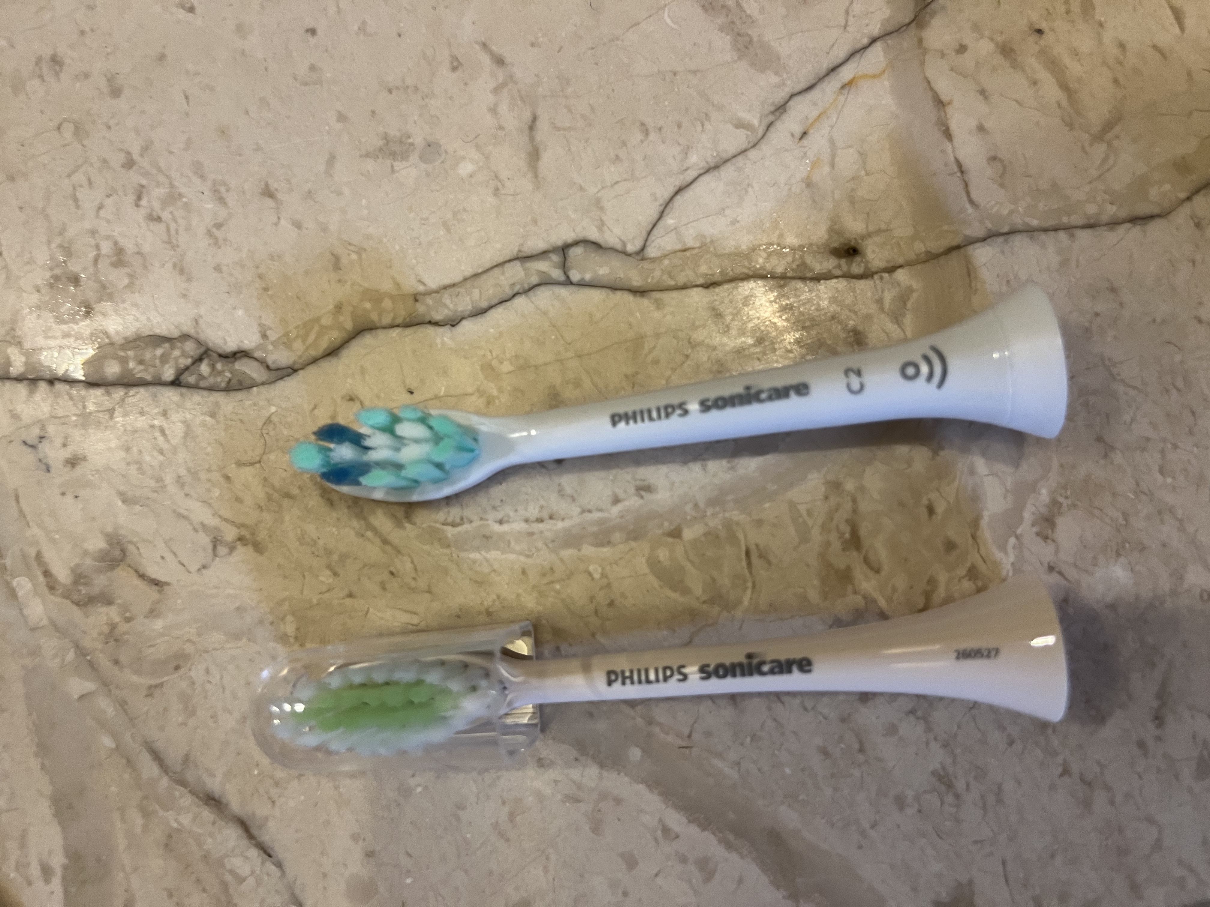 飞利浦（PHILIPS）电动牙刷头官方原装适配HX24系列/HX2461/HX2431/HX2471/03白色刷柄清洁亮白 3支装HX2033/05 实拍图