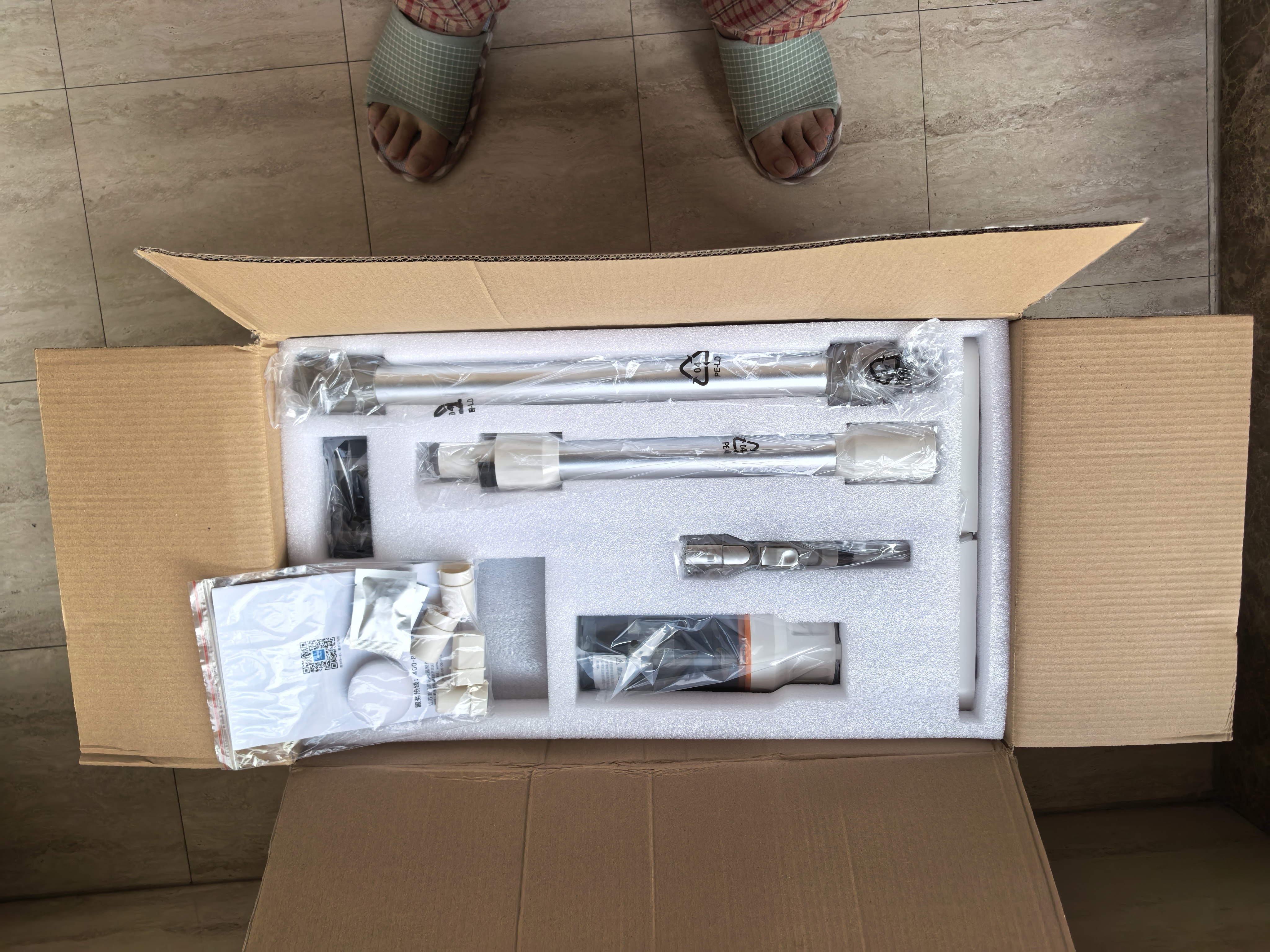 美的（Midea）自集尘吸尘器F10station自动集尘空间站防缠广角绿光显尘大吸力无线手持家用扫地F10S 实拍图