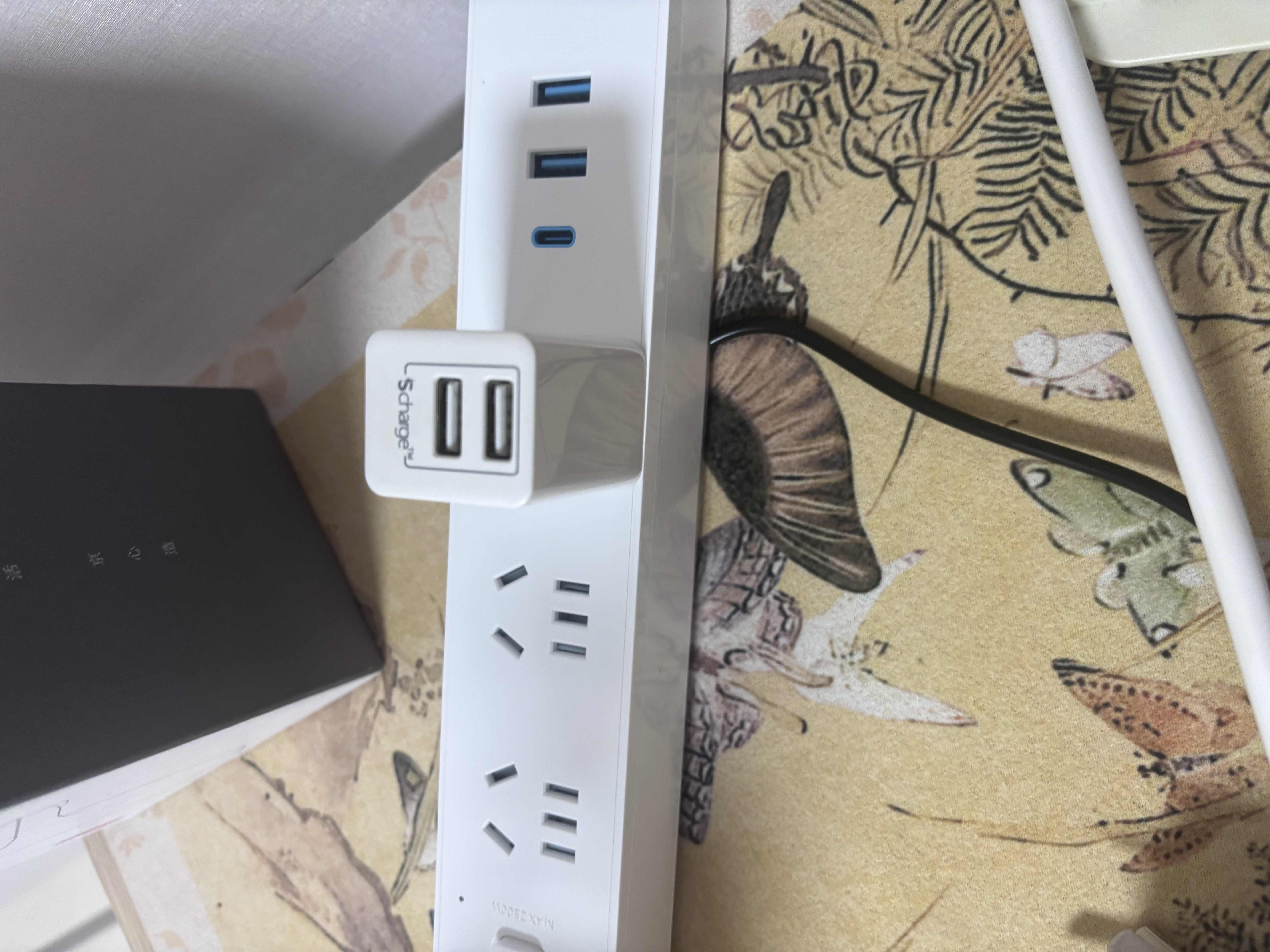 公牛（BULL）20W PD苹果快充插座/USB插线板/插排/接线板/桌面充电站 1C2A+3插孔 全长1.8米 GNV-UU4203总控 实拍图