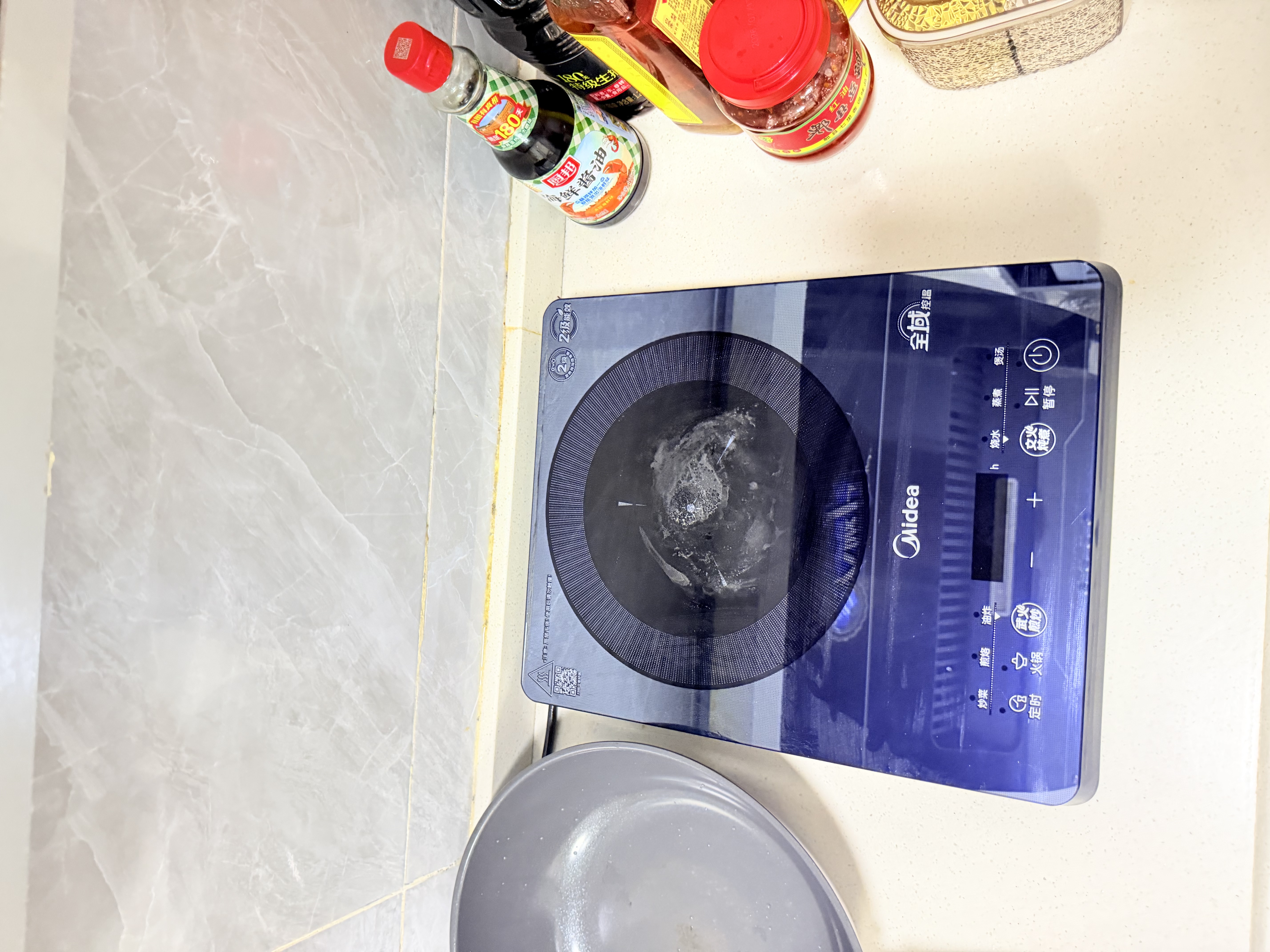 美的（Midea）电磁炉家用连续猛火2026新款电陶炉二级能效电磁灶电池炉一体微晶面板爆炒炒菜火锅炉MC-E22B205 实拍图