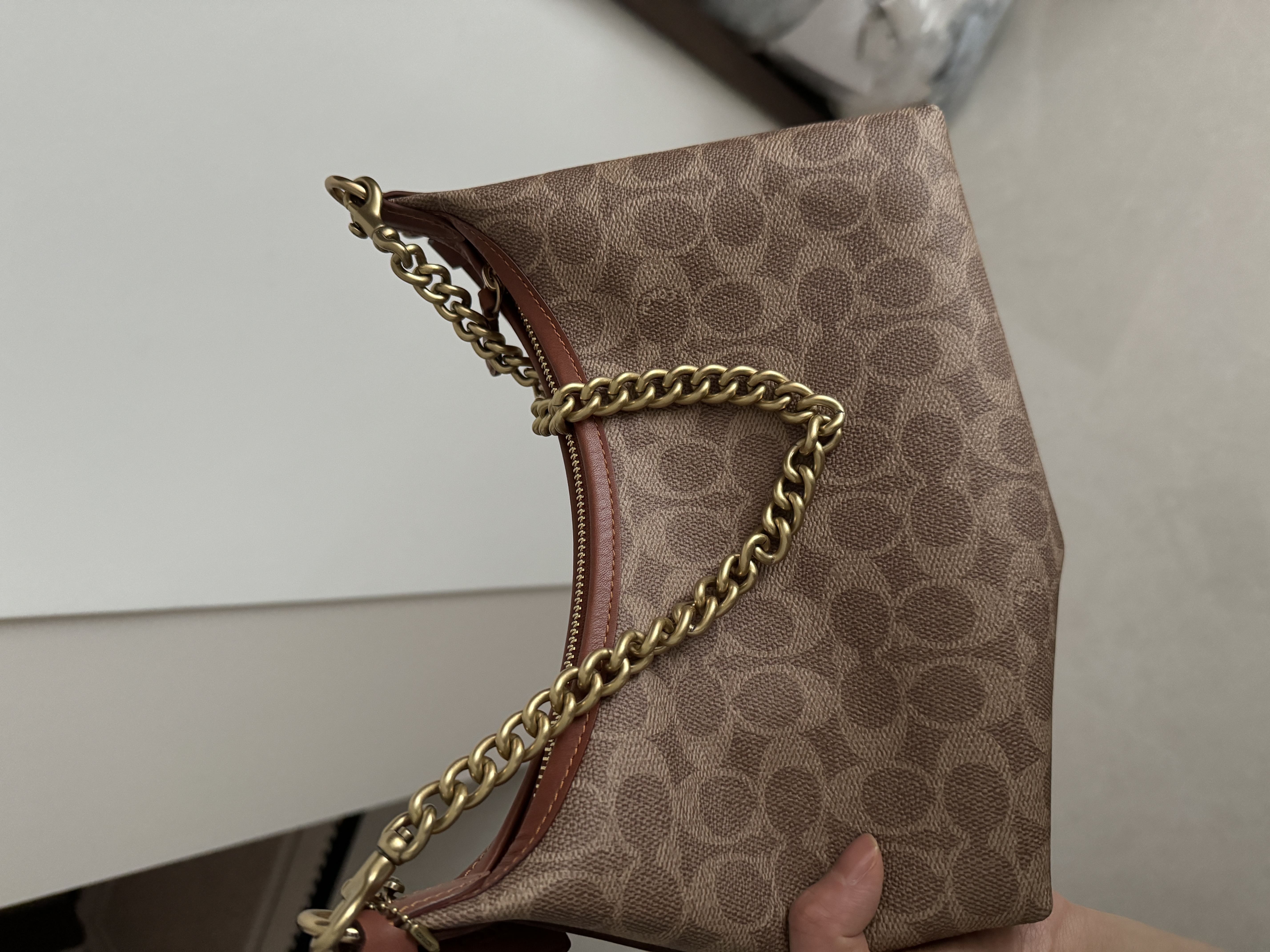 蔻驰（COACH）女士经典标志JULIET 25号老花单肩包女包斜挎包精致hobo包通勤包 B4/棕黄色 焦糖色 实拍图