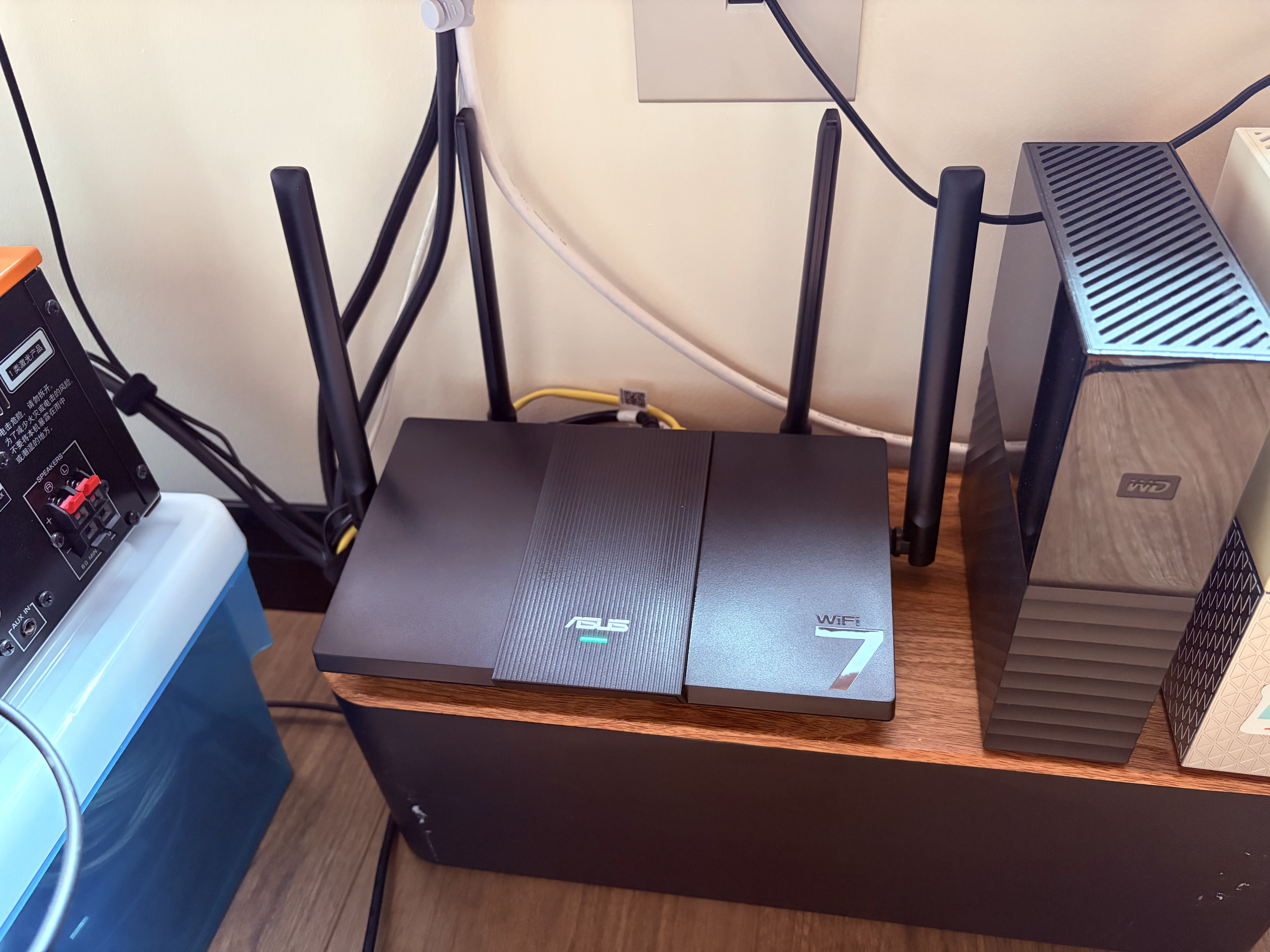 华硕（ASUS）RT-BE57 WiFi7电竞游戏加速路由器家用无线千兆路由全屋WiFi7信号增强放大器2.5g口Aimesh随心组网 实拍图