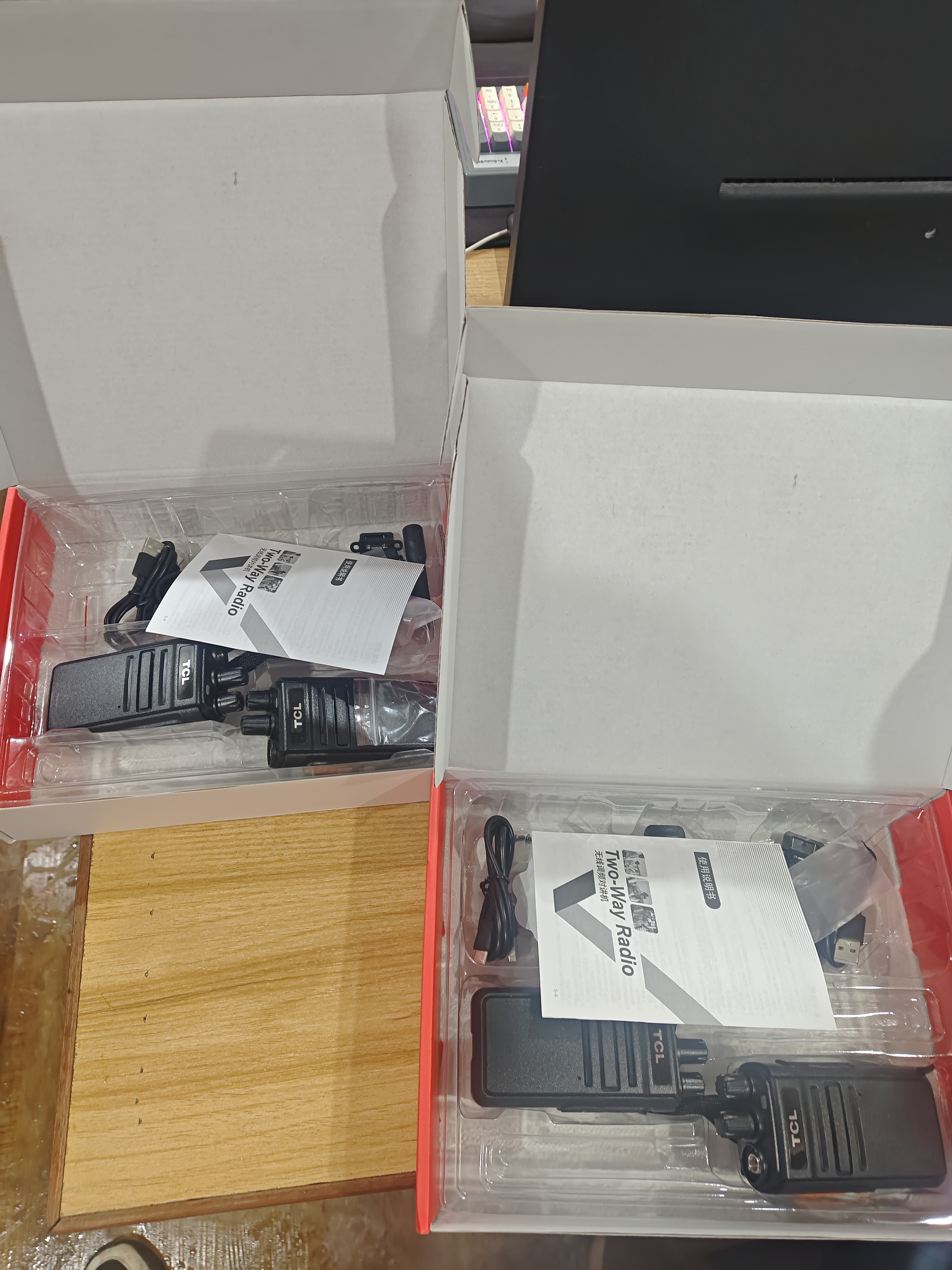 TCL【双台装】HT6 Plus 旗舰版对讲机 专业大功率远距离工地酒店户外商务办公无线电台 实拍图
