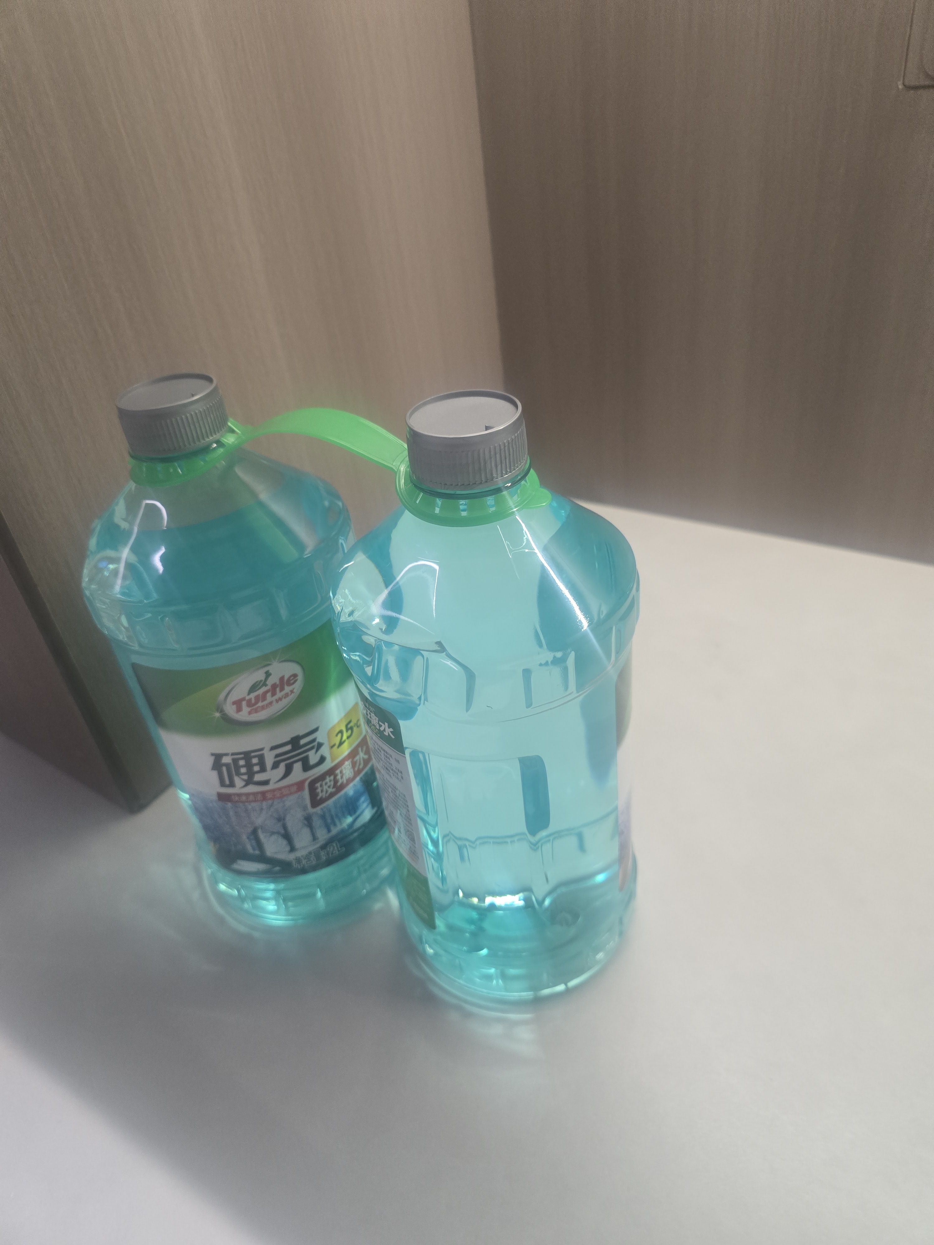 龟牌（Turtle Wax）硬壳防冻玻璃水-25°汽车强力去油膜去污雨刮水四季通用2L*2瓶 实拍图