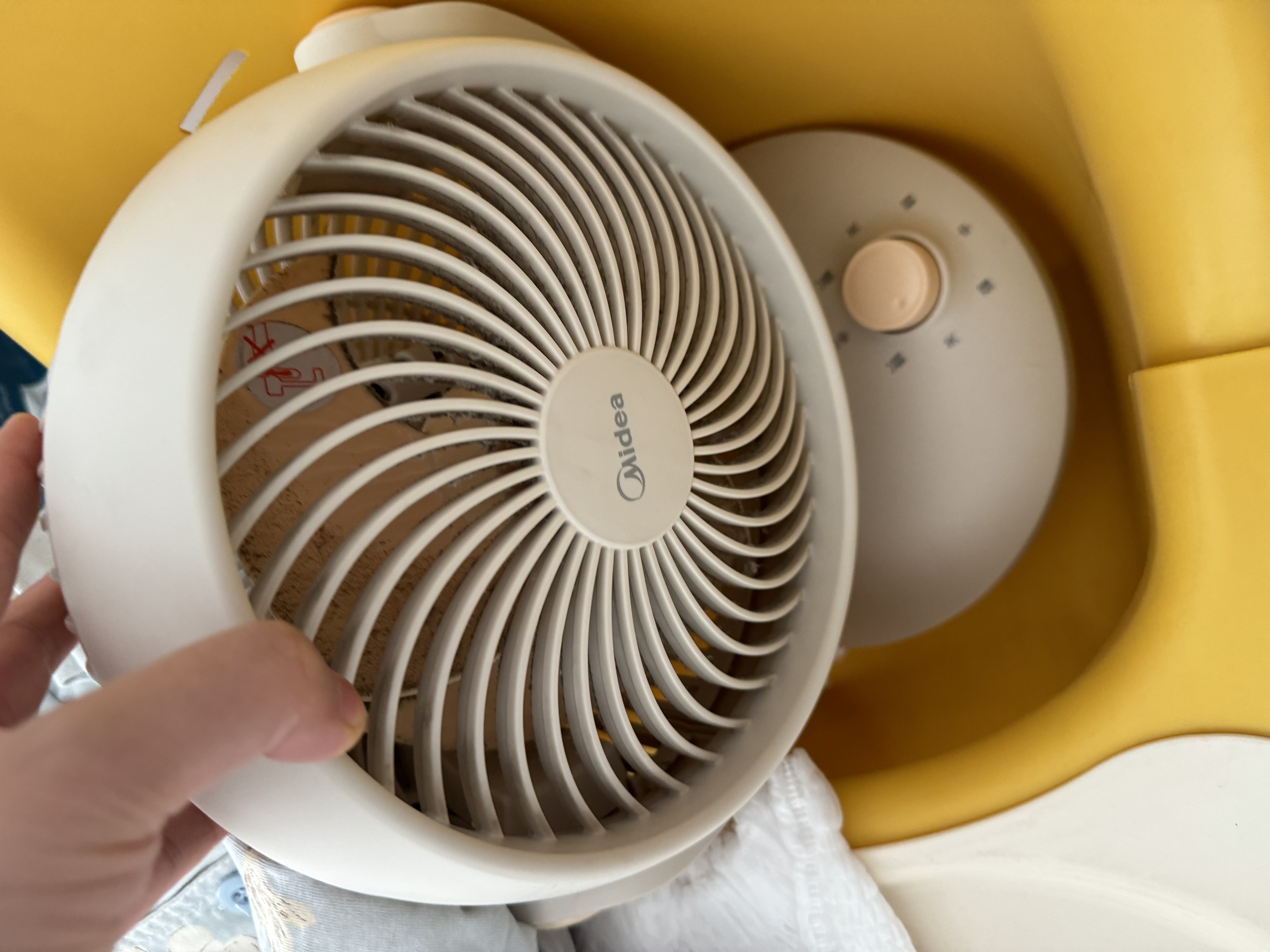 美的（Midea）【小型风扇】轻音台式桌面空气循环扇家用柔风电风扇宿舍好物办公迷你台扇落地扇空调伴侣 GAF18AD 实拍图