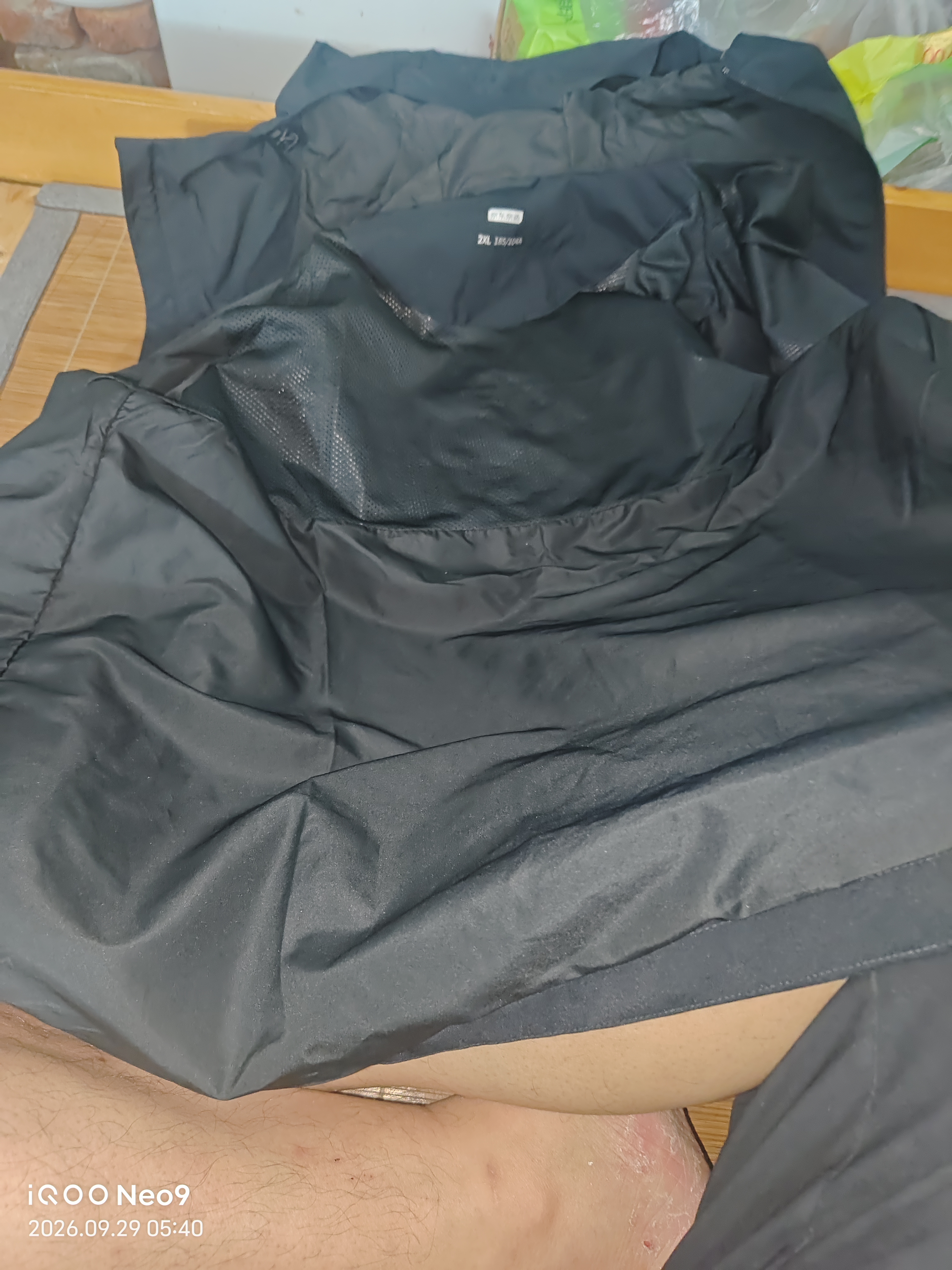 京东京造冲锋衣男女同款秋季新款防水夹克外套户外硬壳 曜石黑 2XL 实拍图
