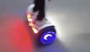 九号（Ninebot）电动平衡车L8白色+手扶杆套装儿童生日礼物玩具多模式操控10英寸体感加速代步9号平衡车 实拍图