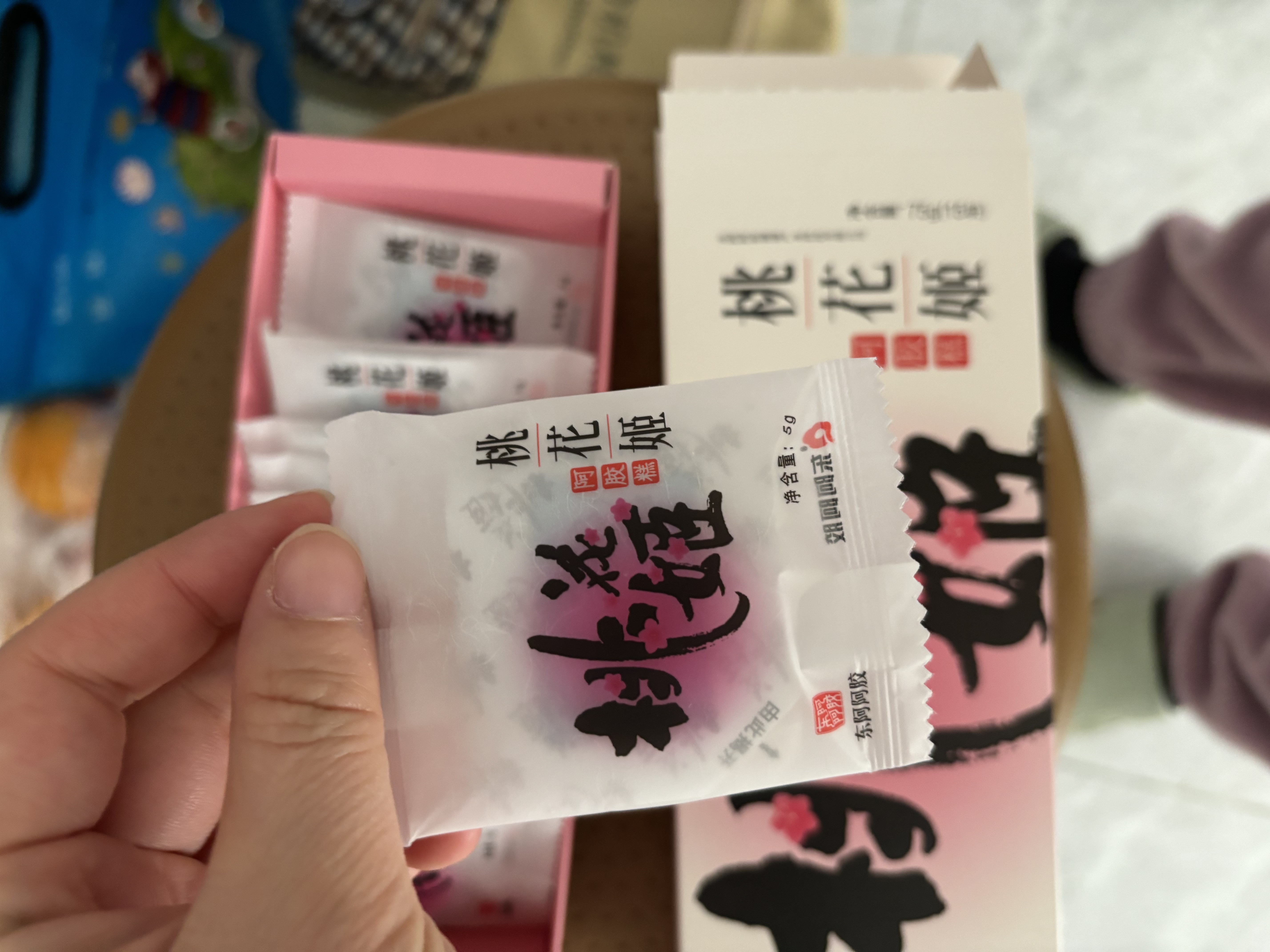 东阿阿胶官方店【倪妮推荐】桃花姬阿胶糕 早餐零食营养品 生日礼物礼盒 75g*4盒 礼盒装|到手320克 实拍图