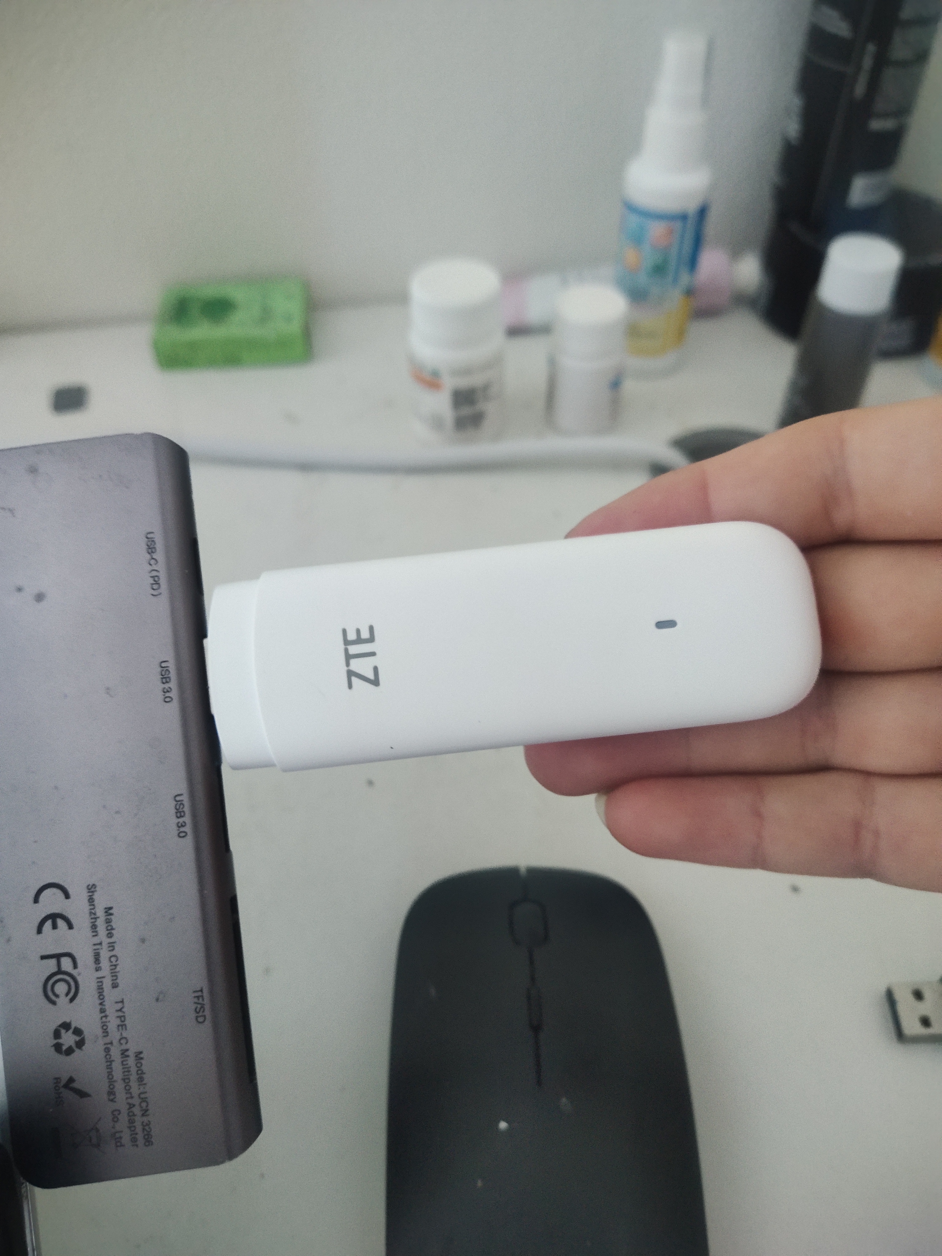 中兴（ZTE）F32随身wifi6免插卡无线上网卡支持5G/4G设备全网通路由器无限随行wi-fi车载宿舍户外流量卡托2026 实拍图