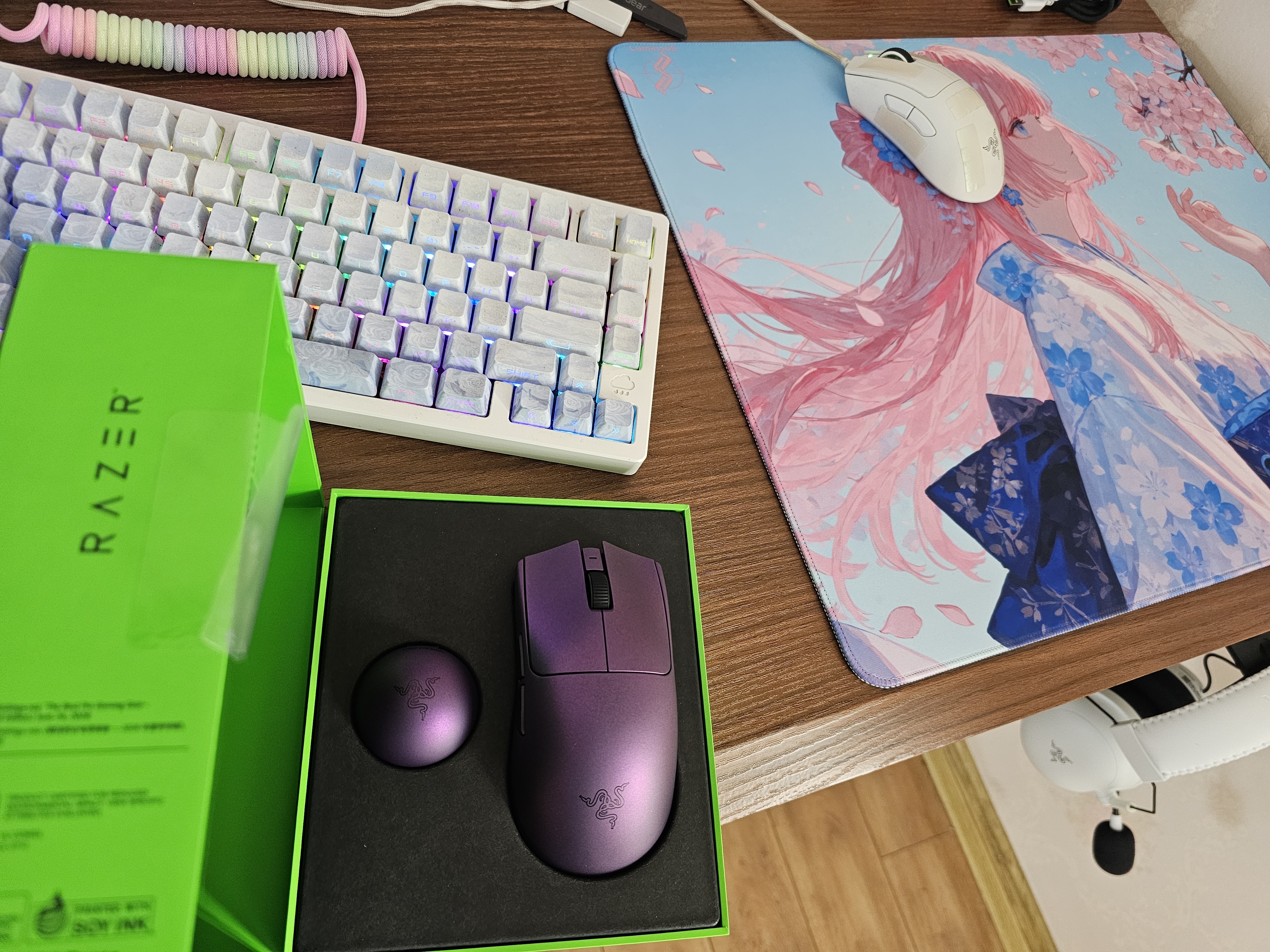 雷蛇（Razer）毒蝰V4pro专业版无线鼠标 52g轻量化 50k光学传感 无线8K 电竞游戏鼠标 帝王紫【新品双重好礼】 实拍图