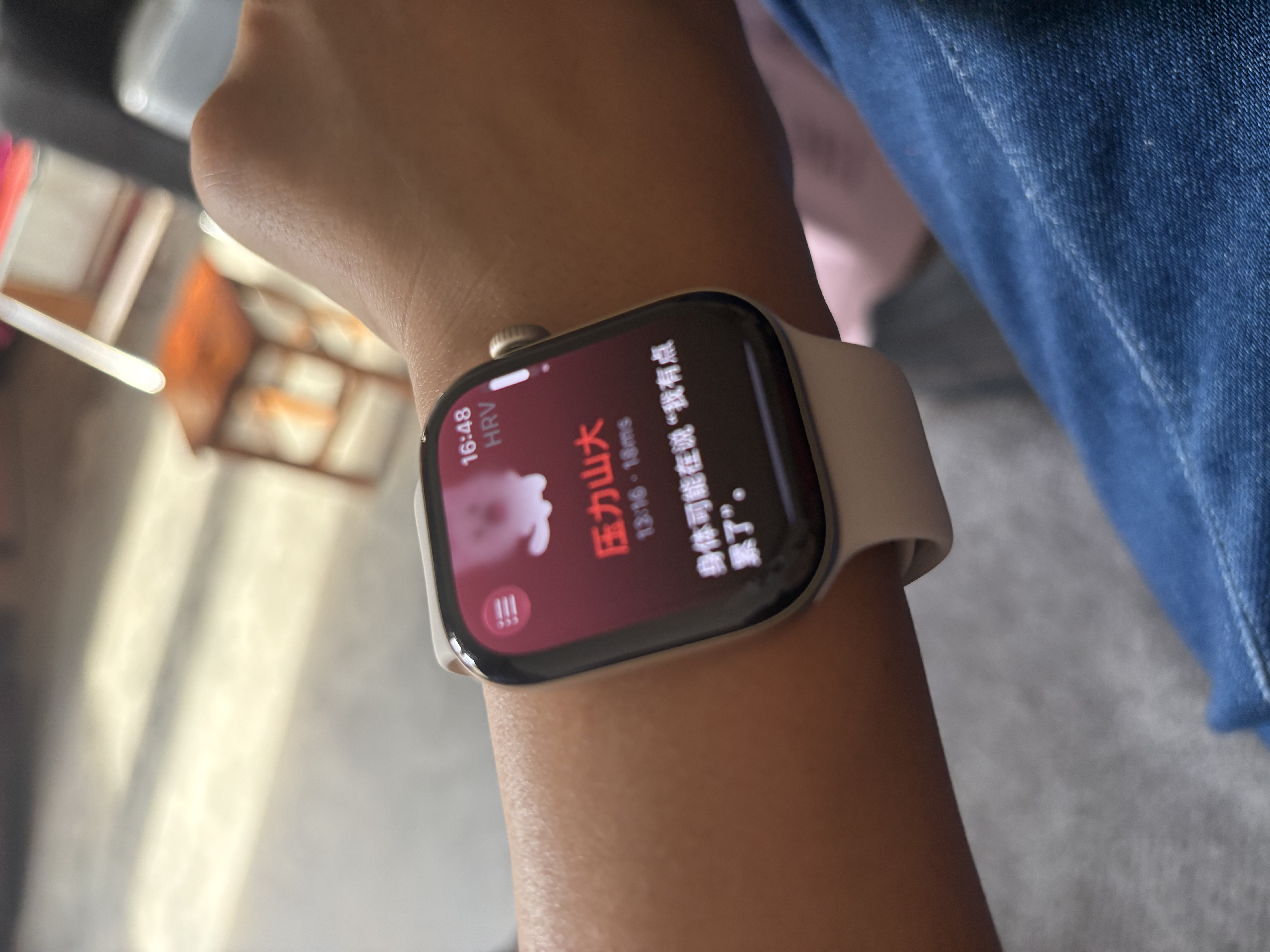 Apple/苹果【教育优惠】WatchSeries12智能手表GPS款42毫米浅金色铝金属表壳沙砾色运动型表带S/M 实拍图