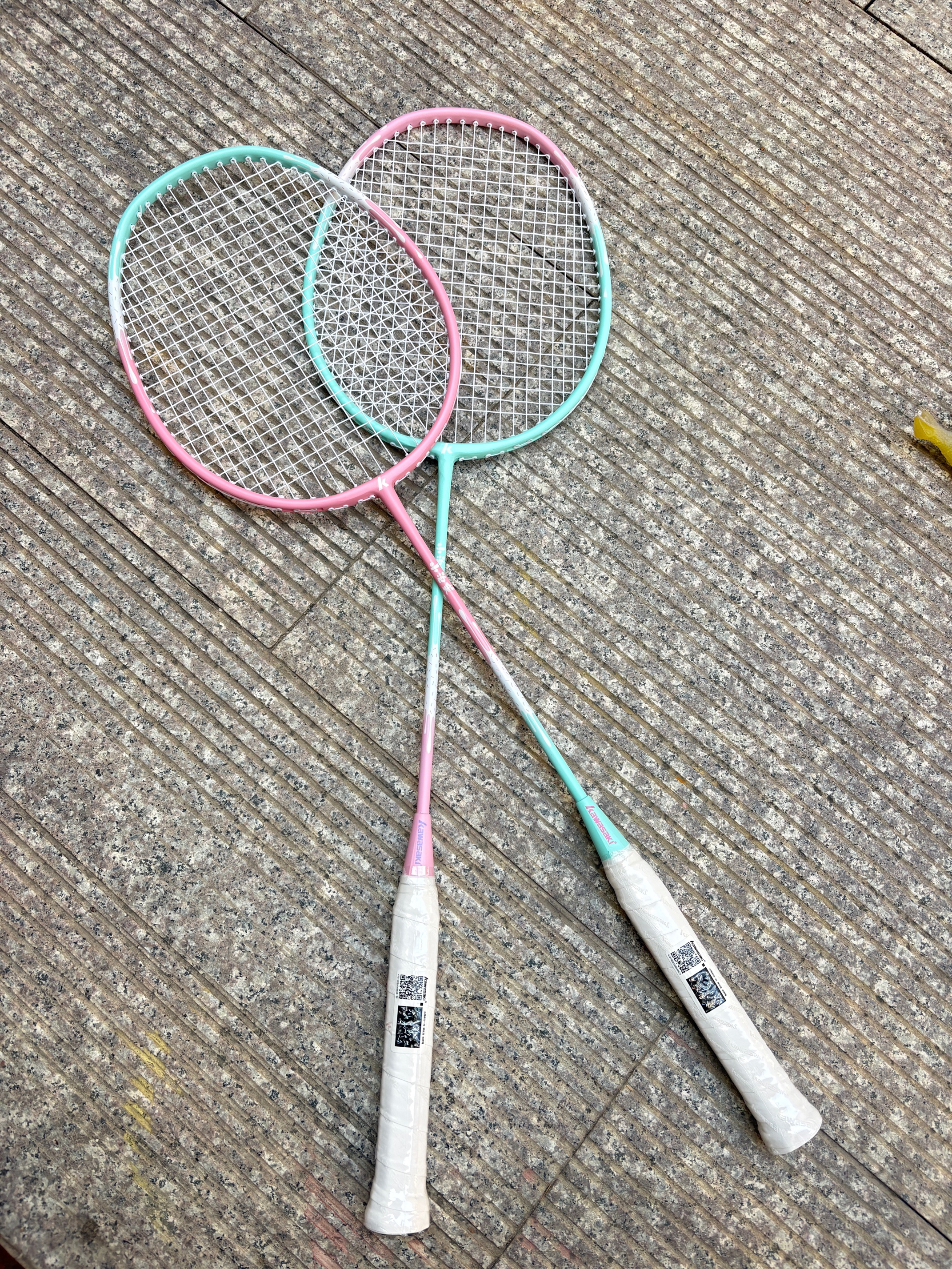 川崎（KAWASAKI）羽毛球拍超轻碳素中杆对拍小泡芙 草莓+香草 (穿线含球*3+手胶*2) 实拍图