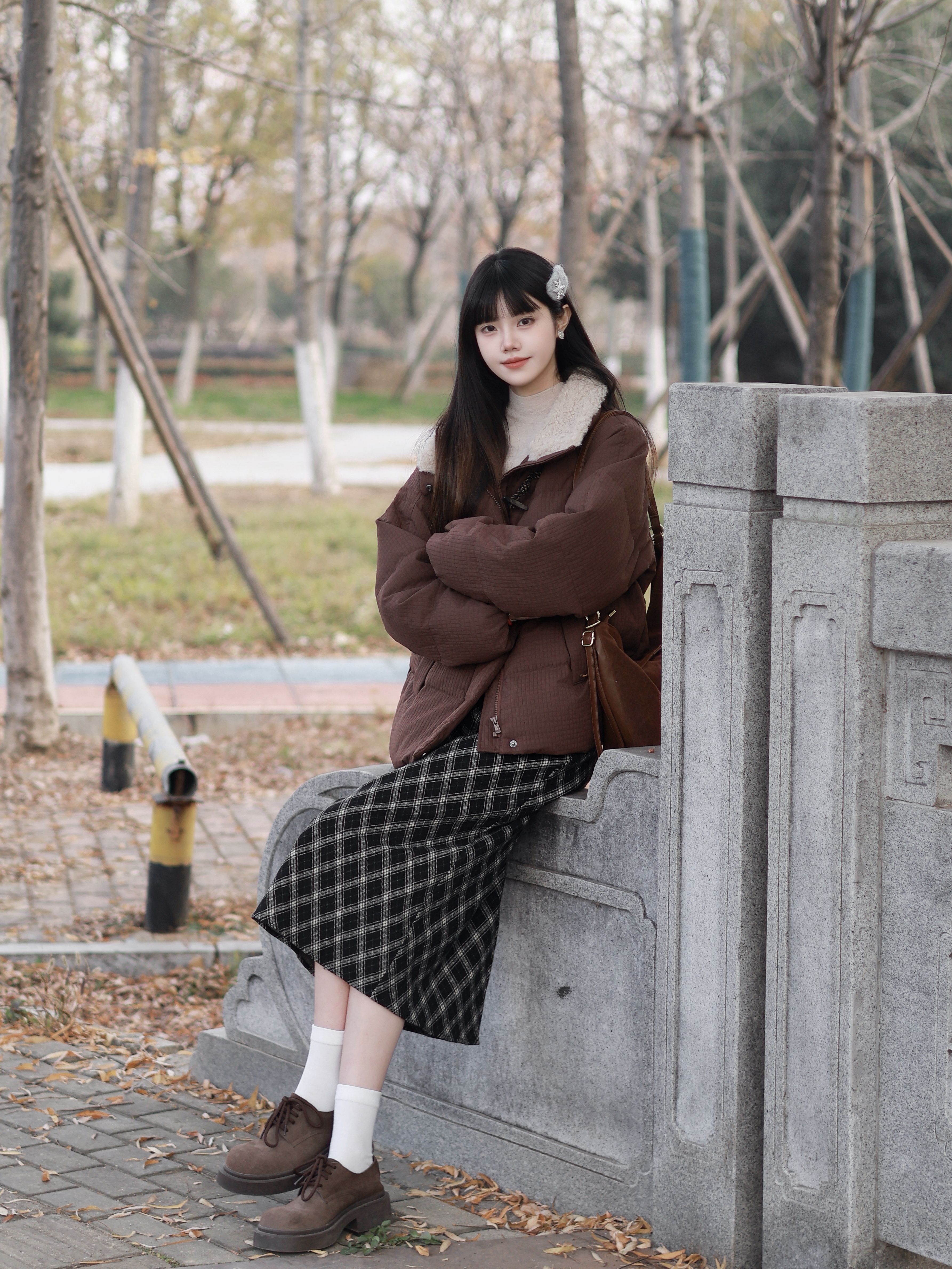 茵曼羊羔毛领牛角扣厚羽绒服2026冬女装新款短面包服外套深咖色S 实拍图
