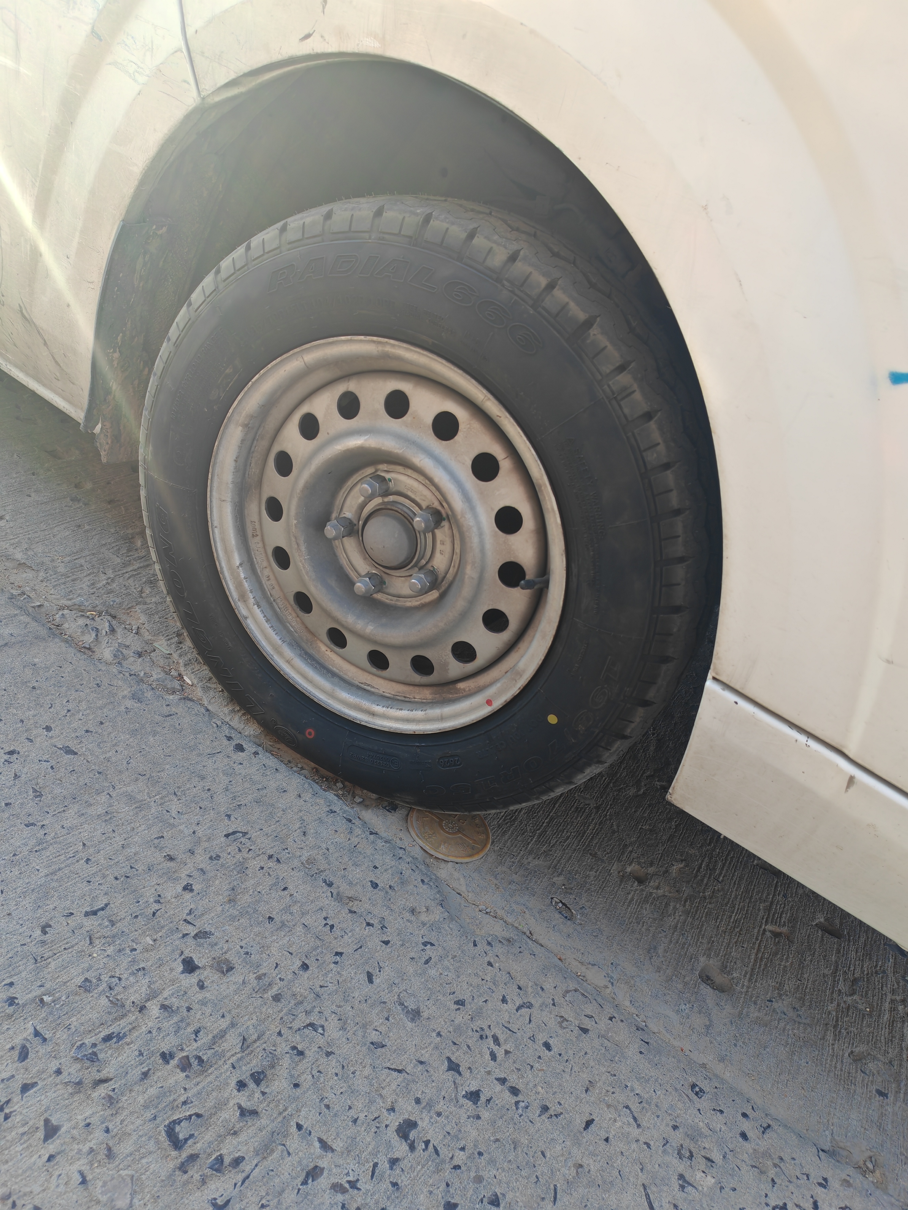 玲珑轮胎轻卡轮胎195/70R15C/LT 104/102R RADIAL666 实拍图